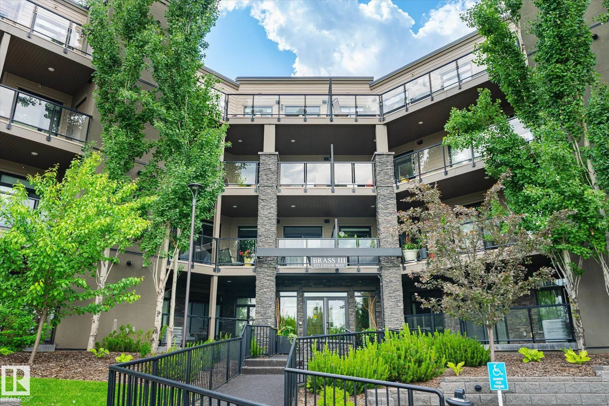 625 LEGER Way