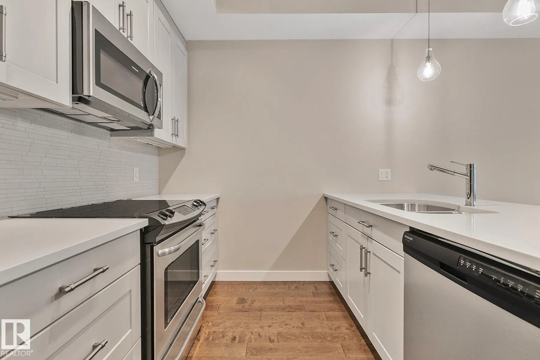 625 LEGER Way