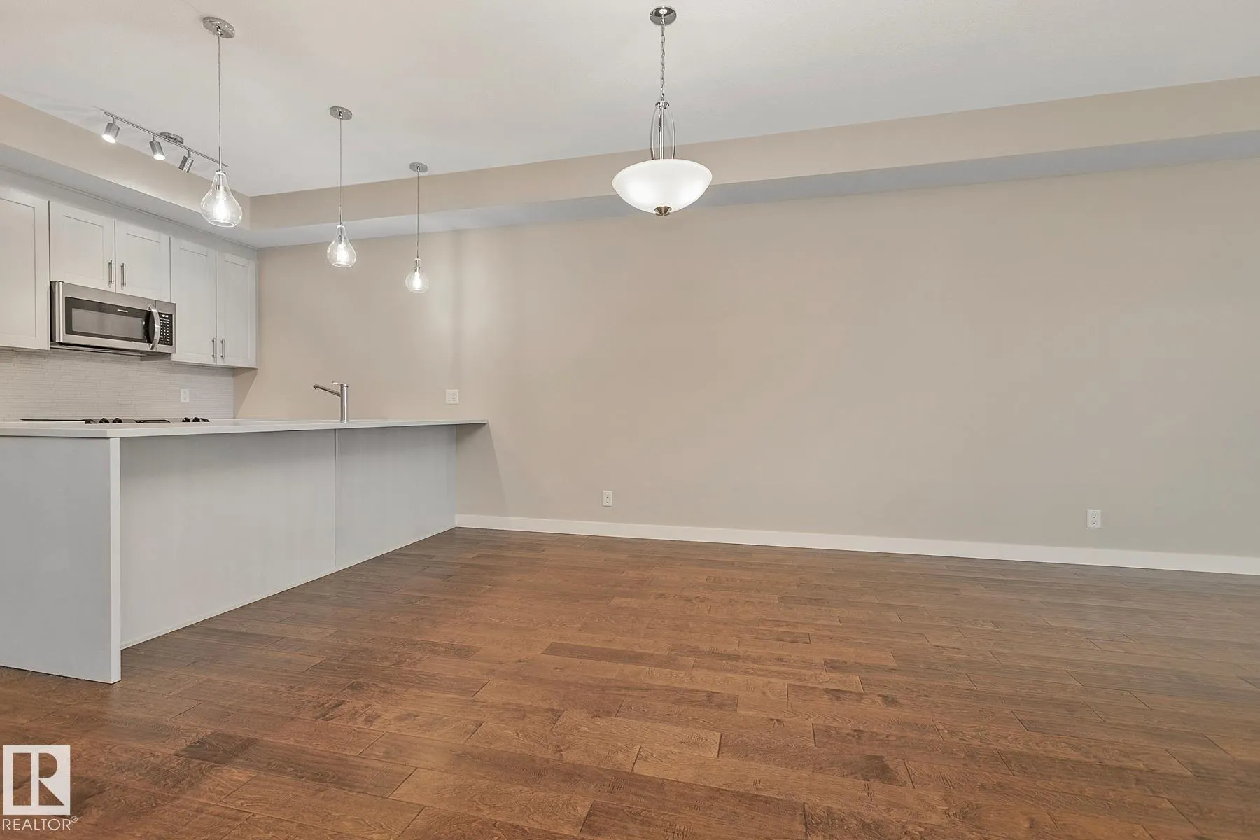 625 LEGER Way
