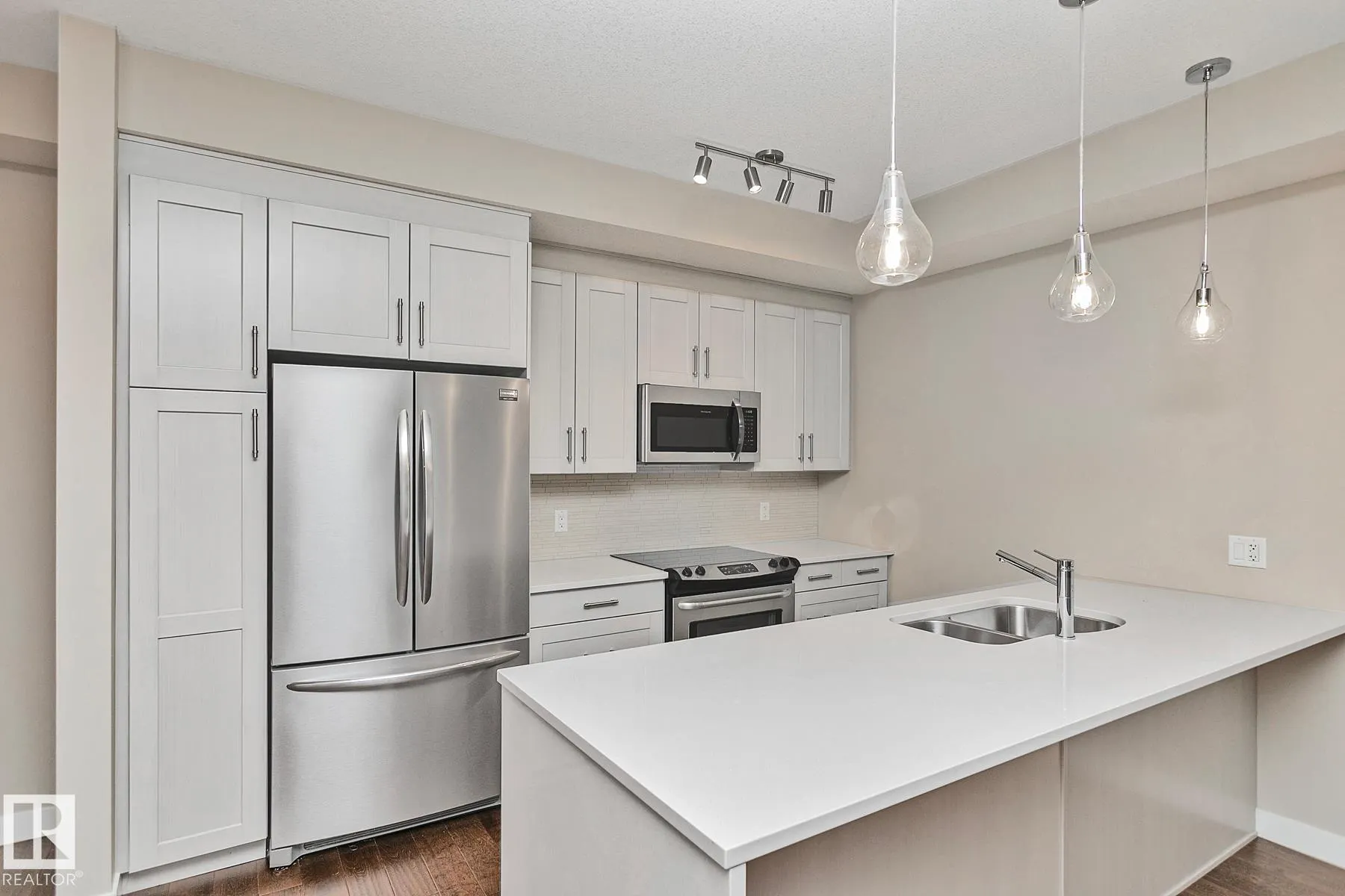 625 LEGER Way