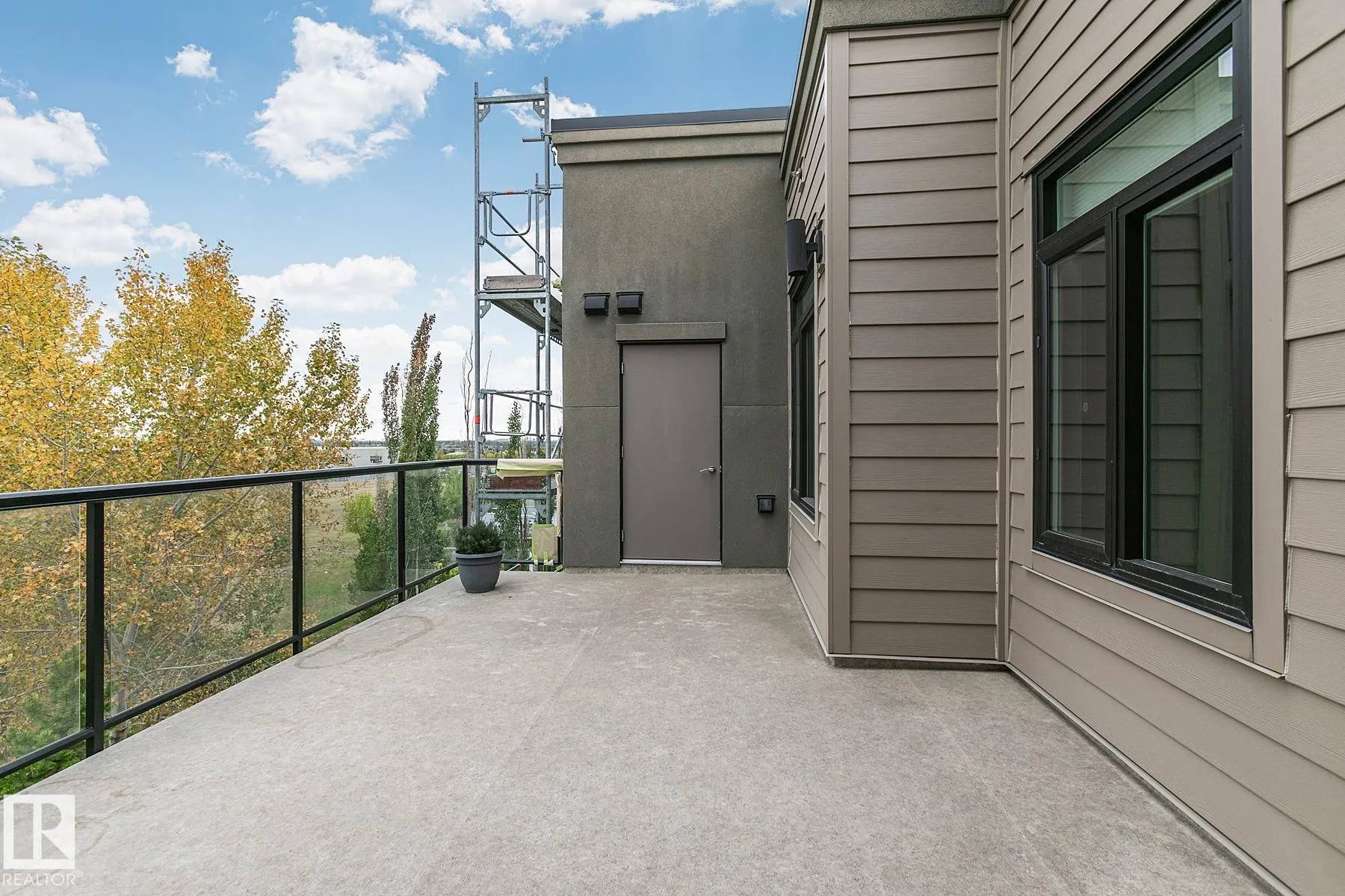 625 LEGER Way