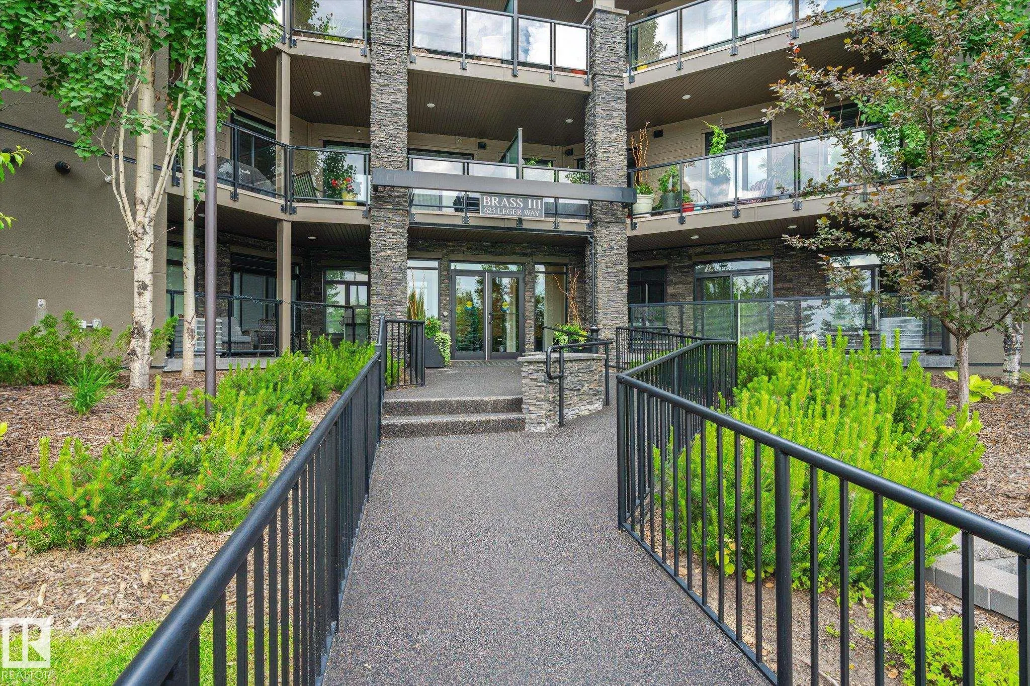 625 LEGER Way