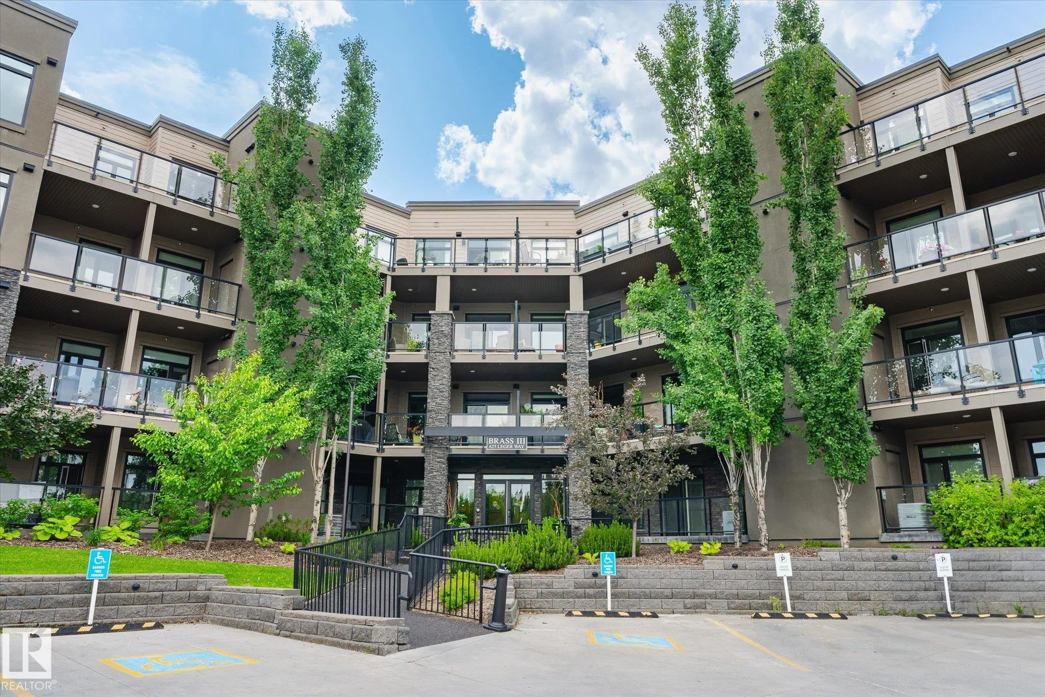 625 LEGER Way