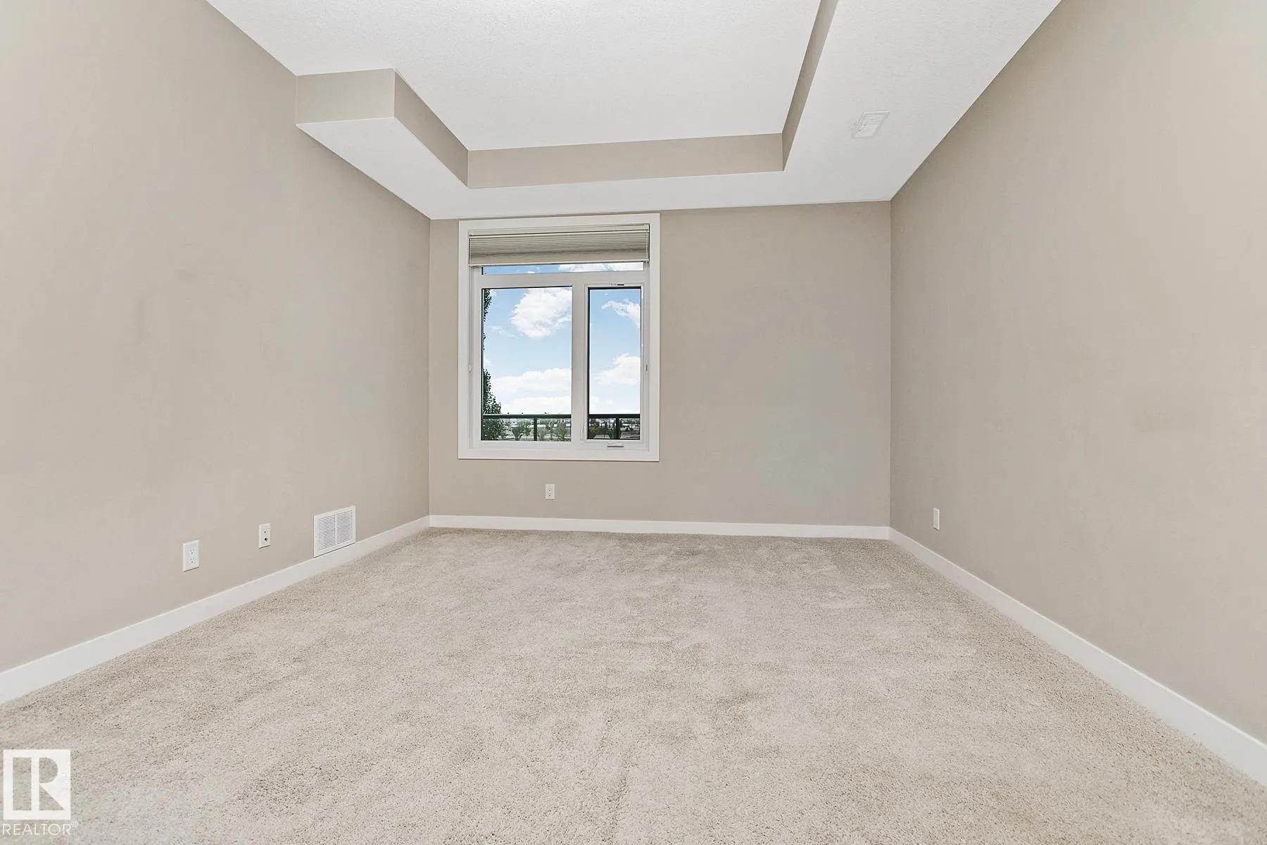 625 LEGER Way