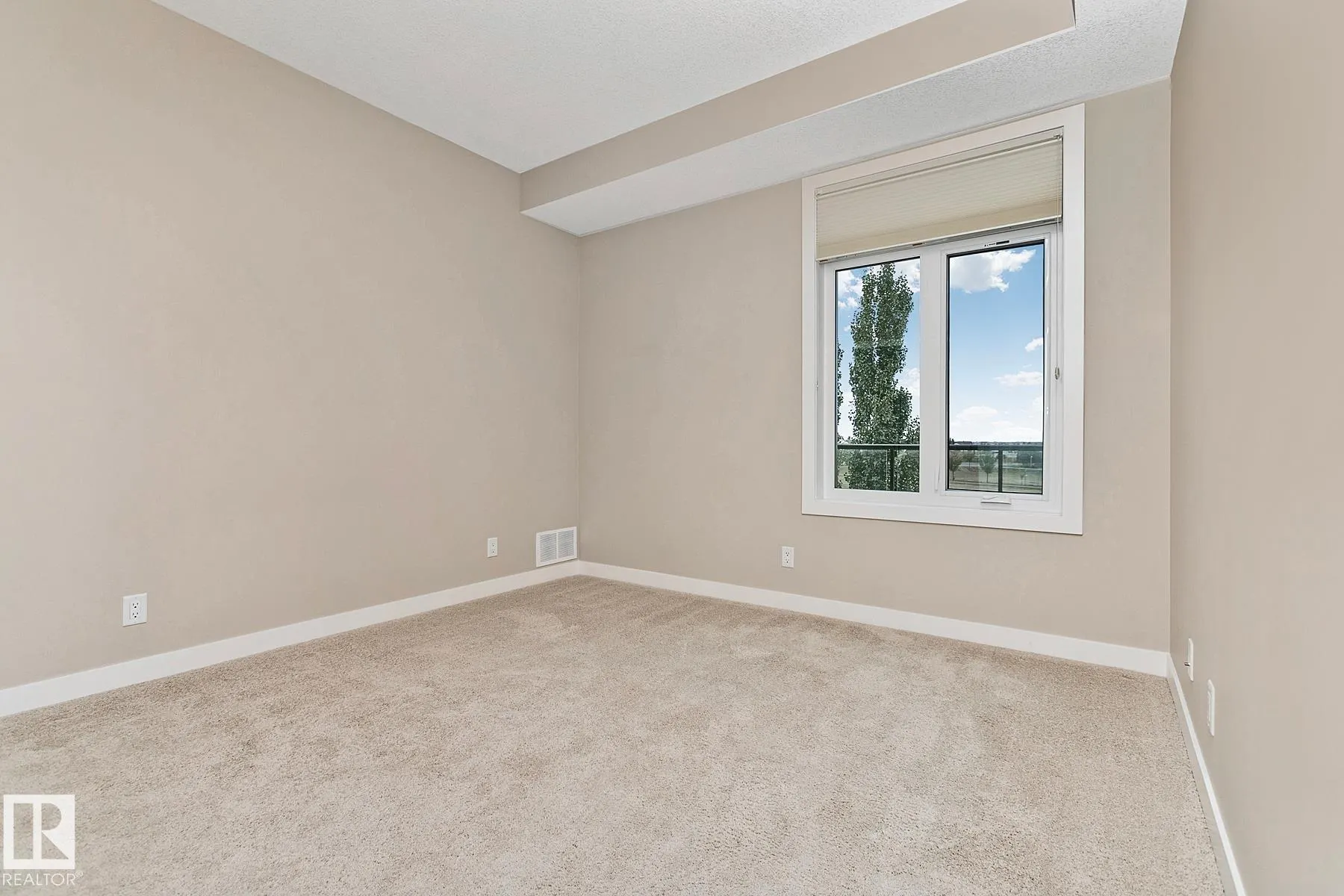 625 LEGER Way