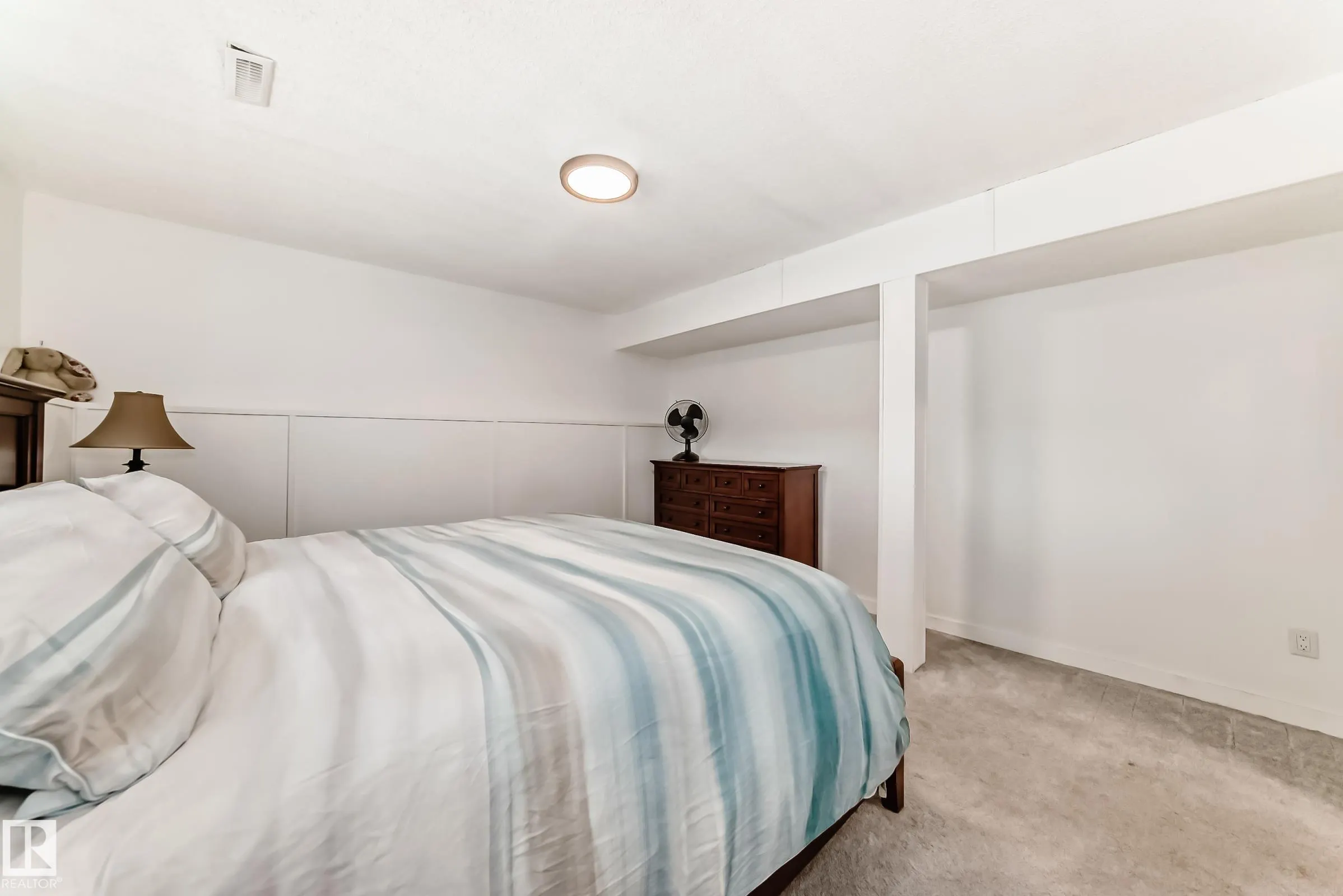 6 Beacon Crescent