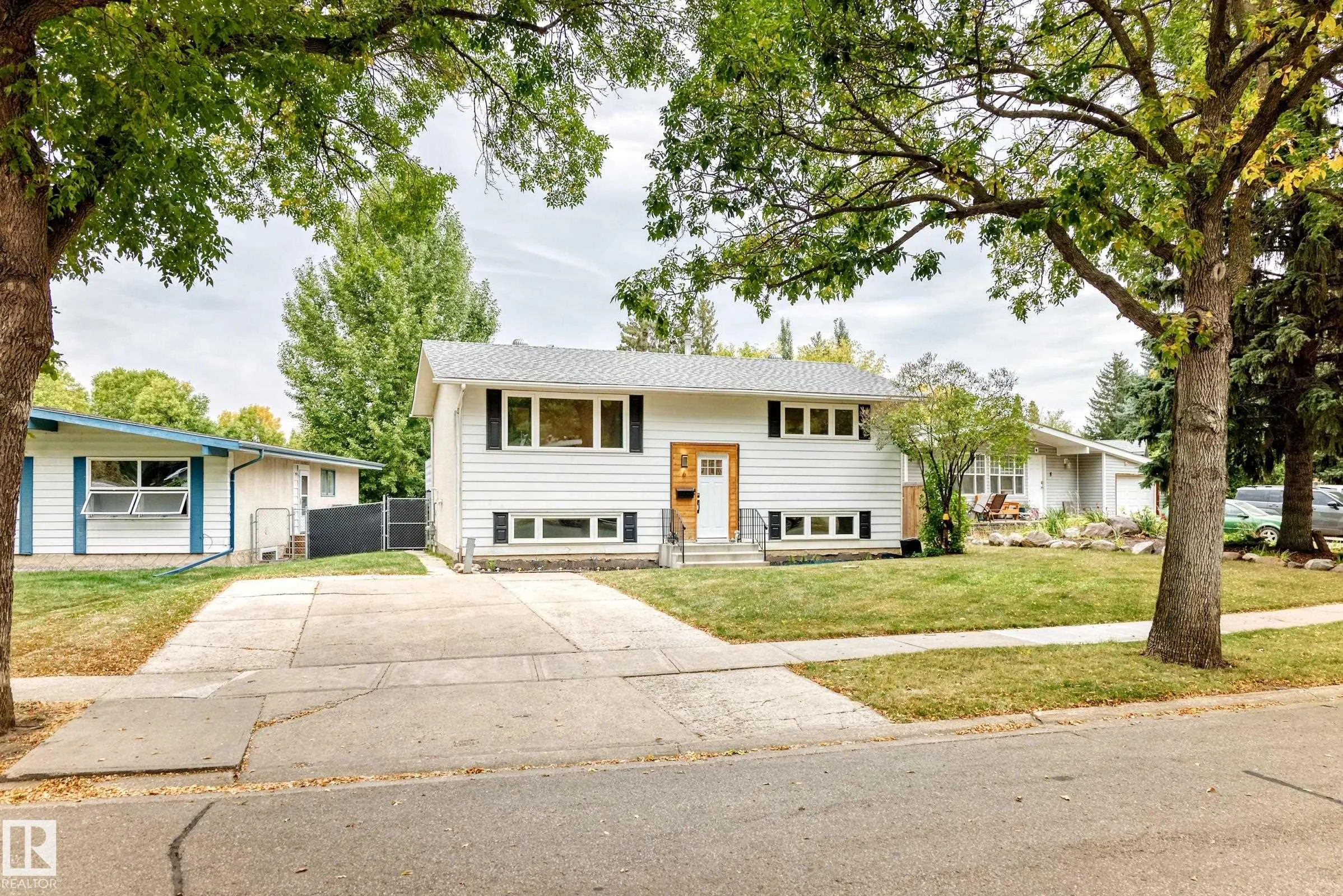 6 Beacon Crescent