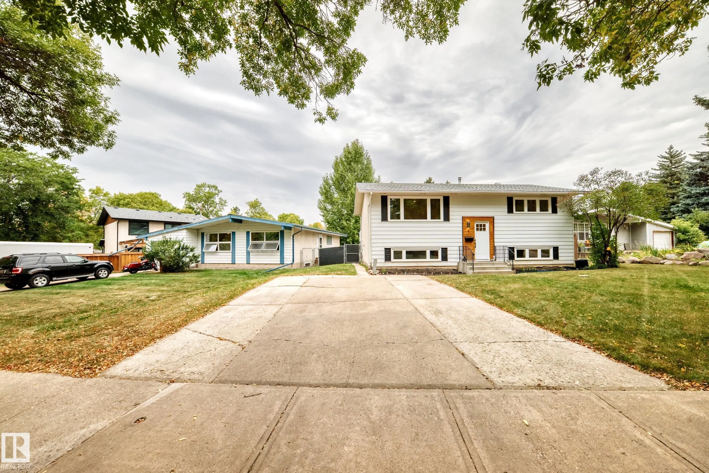 6 Beacon Crescent