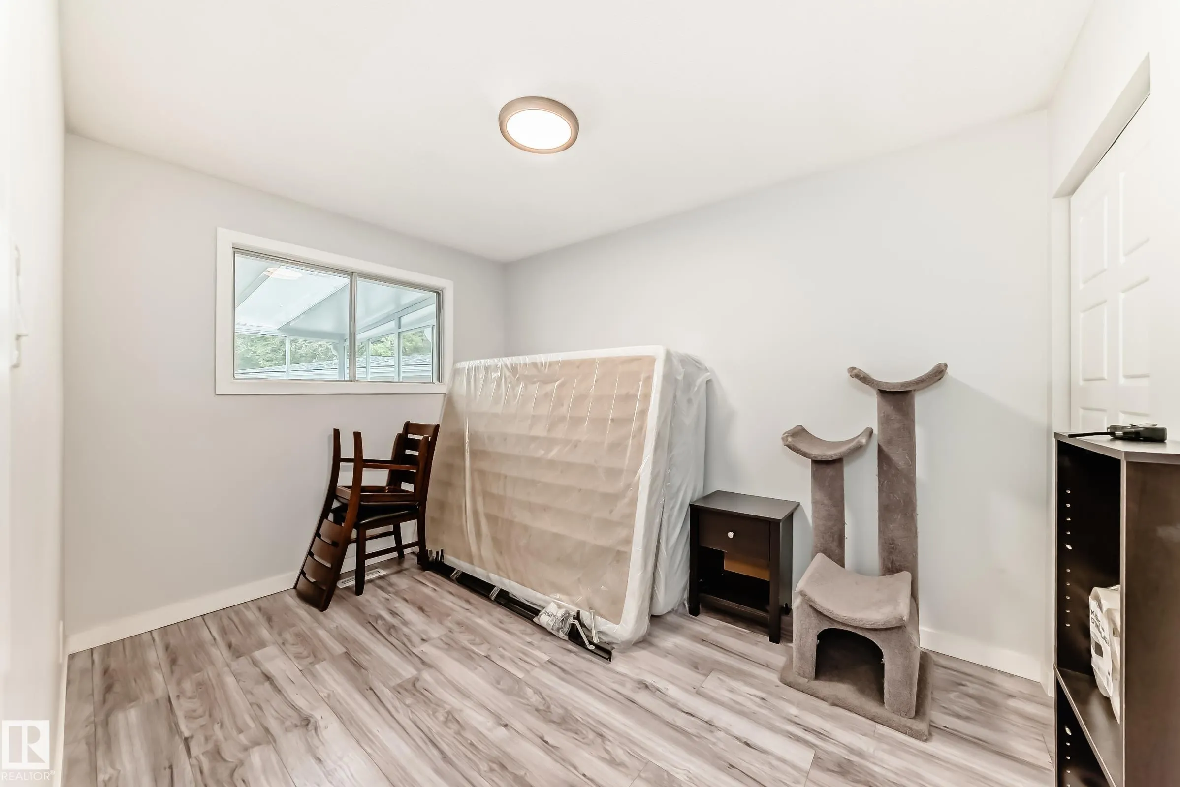 6 Beacon Crescent