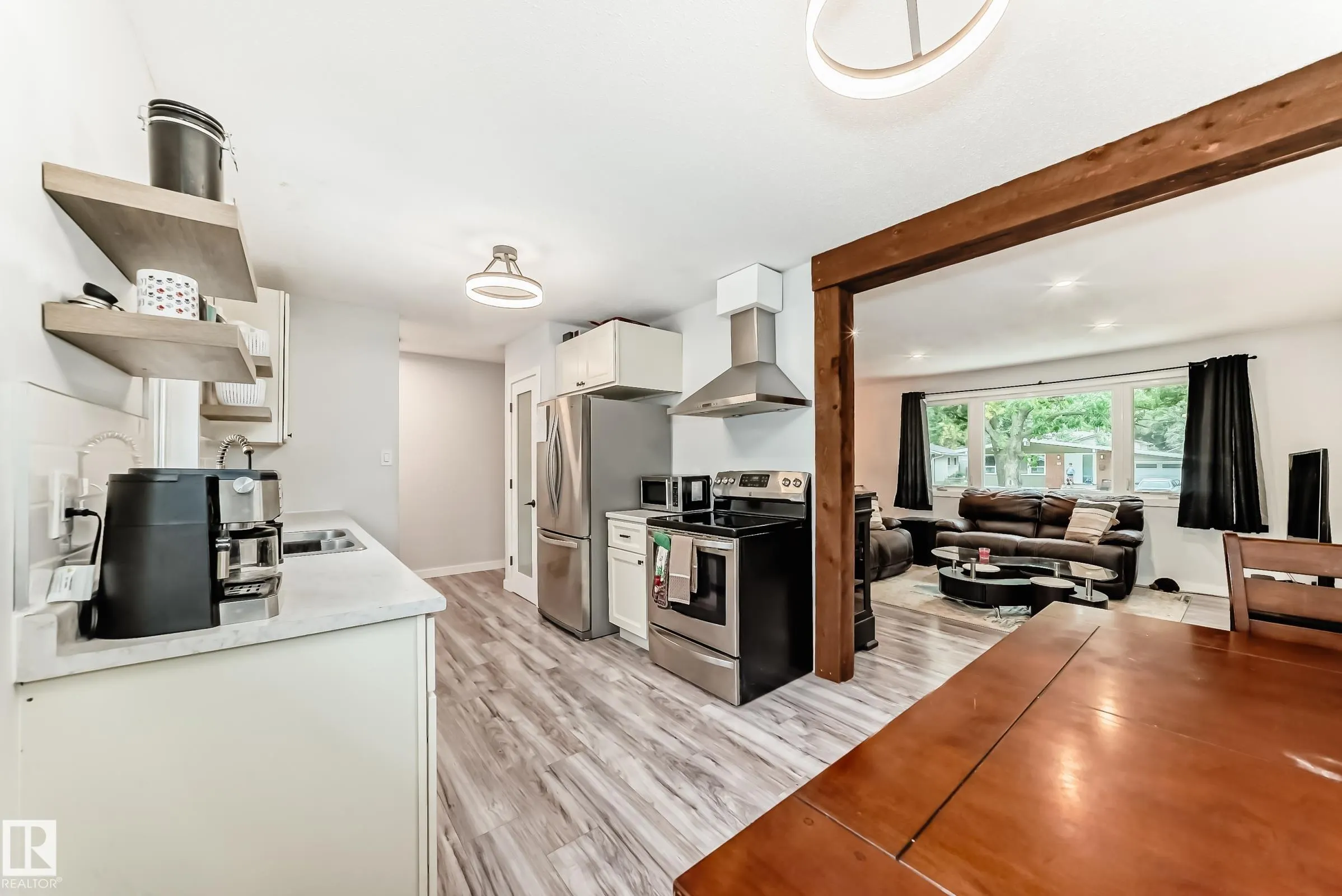 6 Beacon Crescent