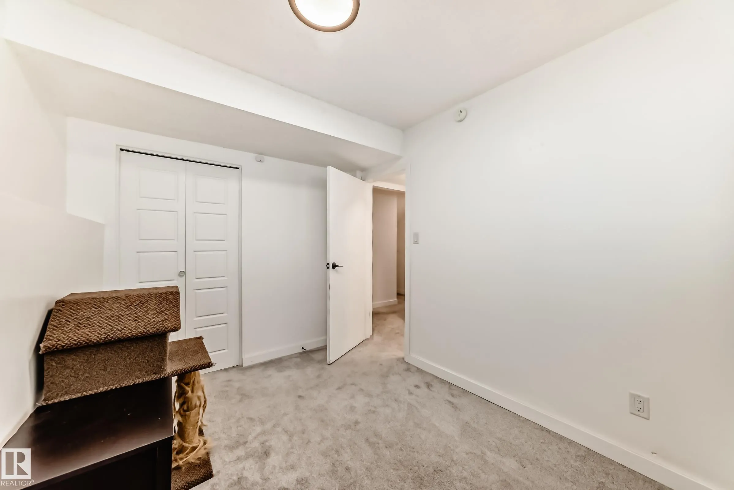 6 Beacon Crescent