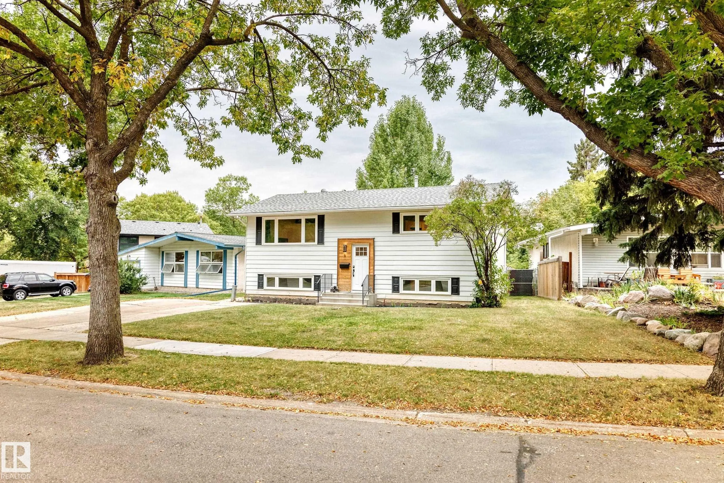 6 Beacon Crescent