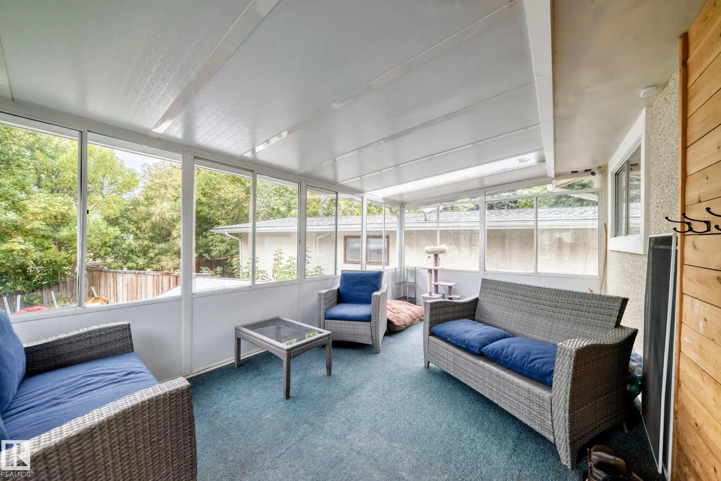 6 Beacon Crescent