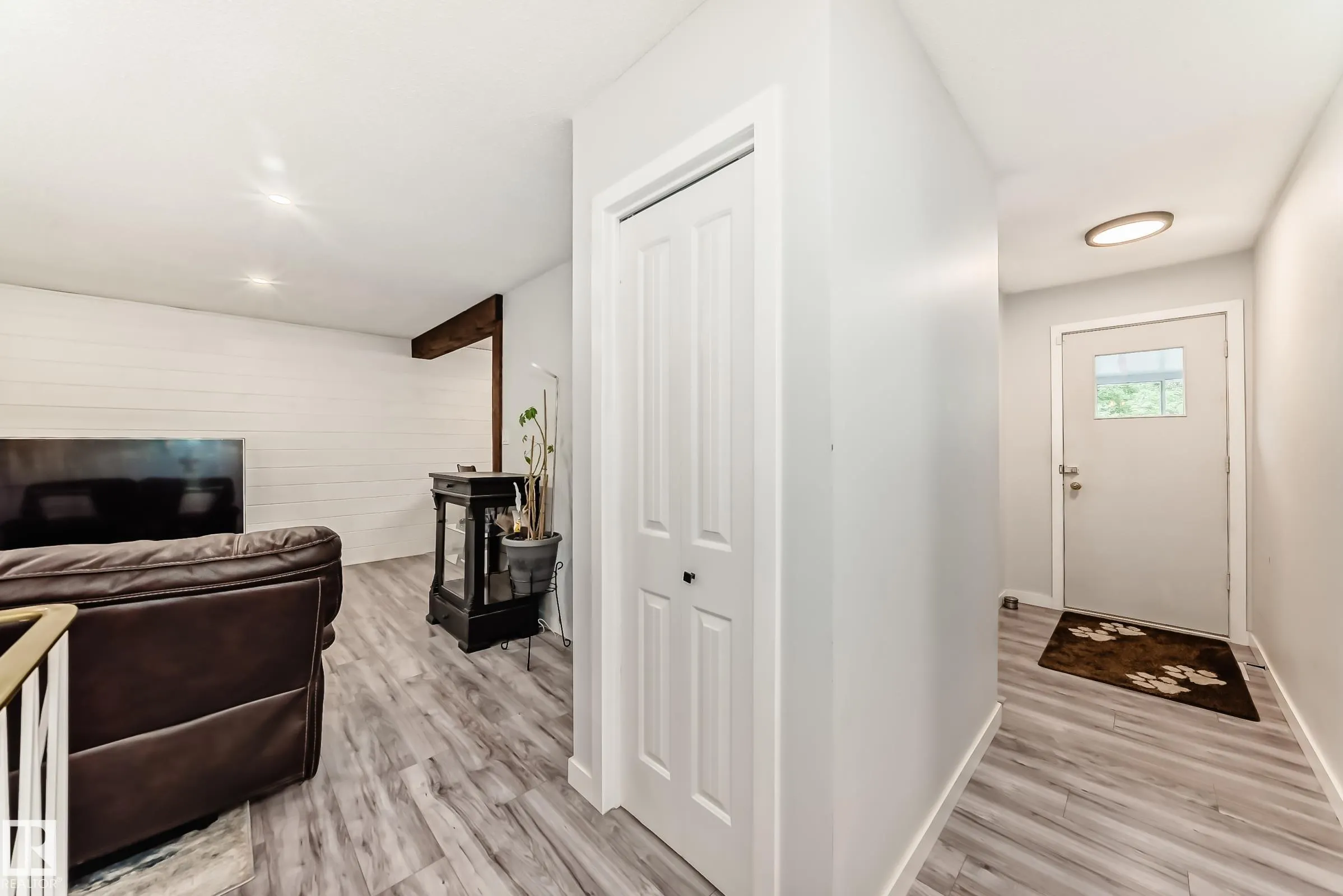 6 Beacon Crescent