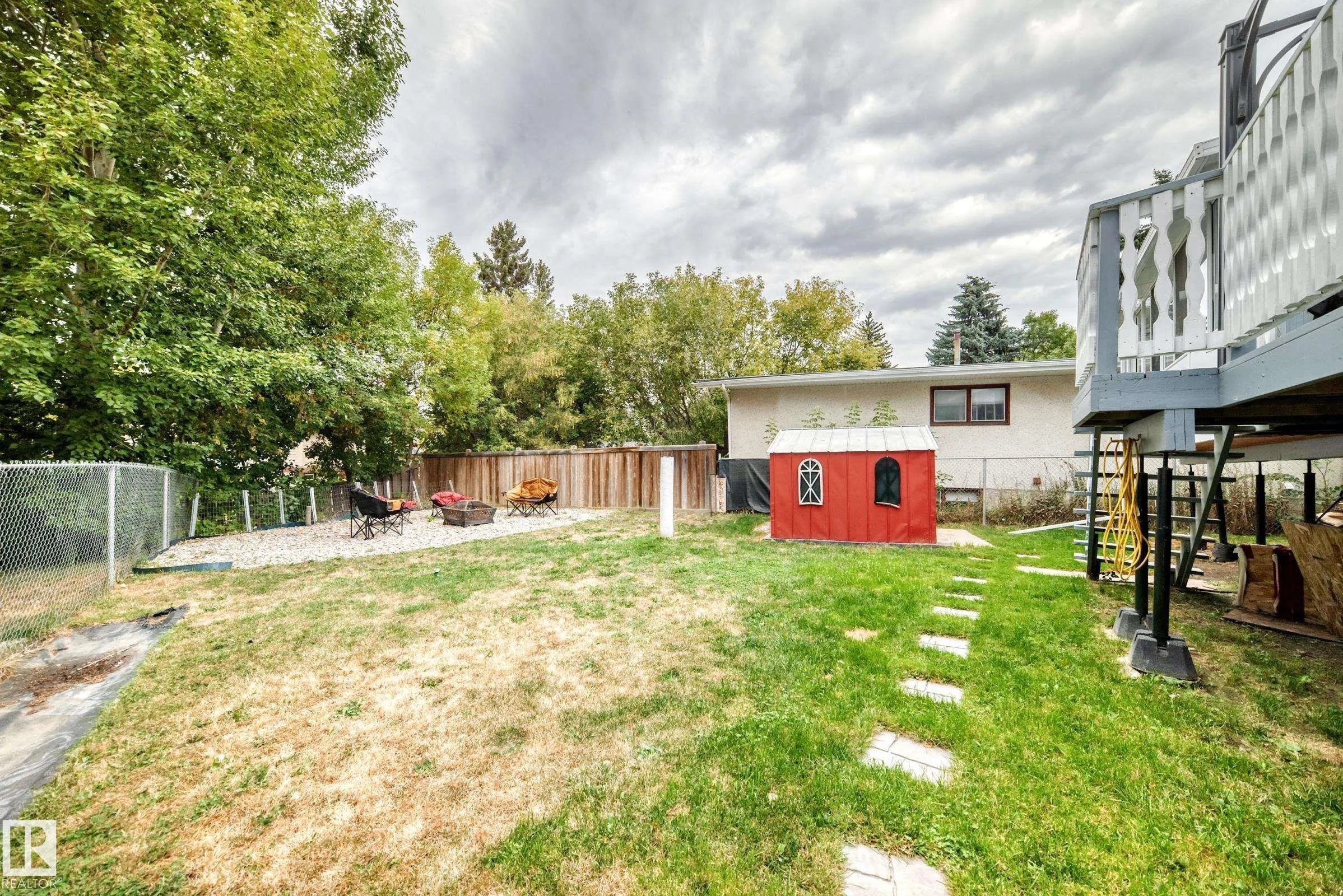 6 Beacon Crescent