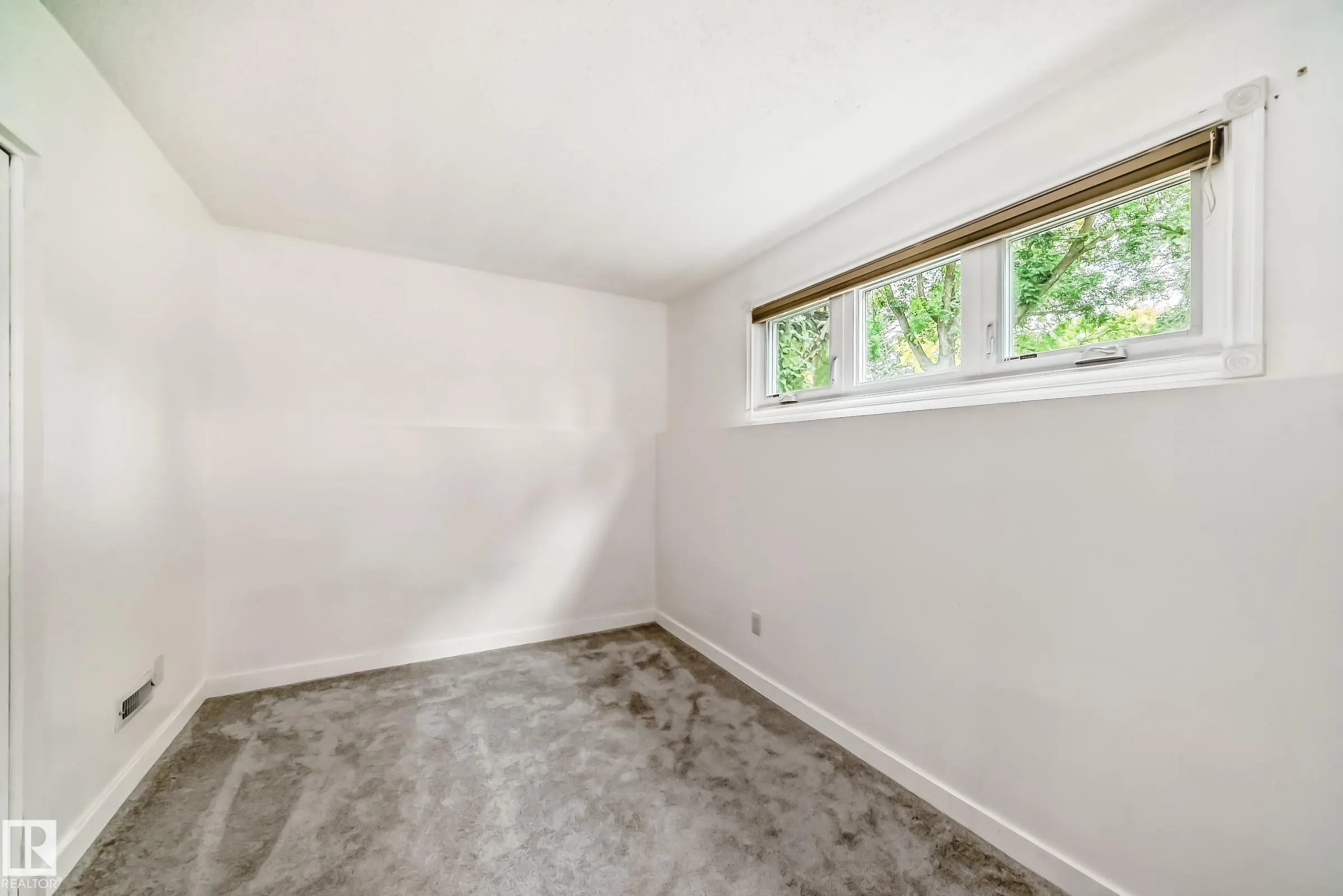 6 Beacon Crescent