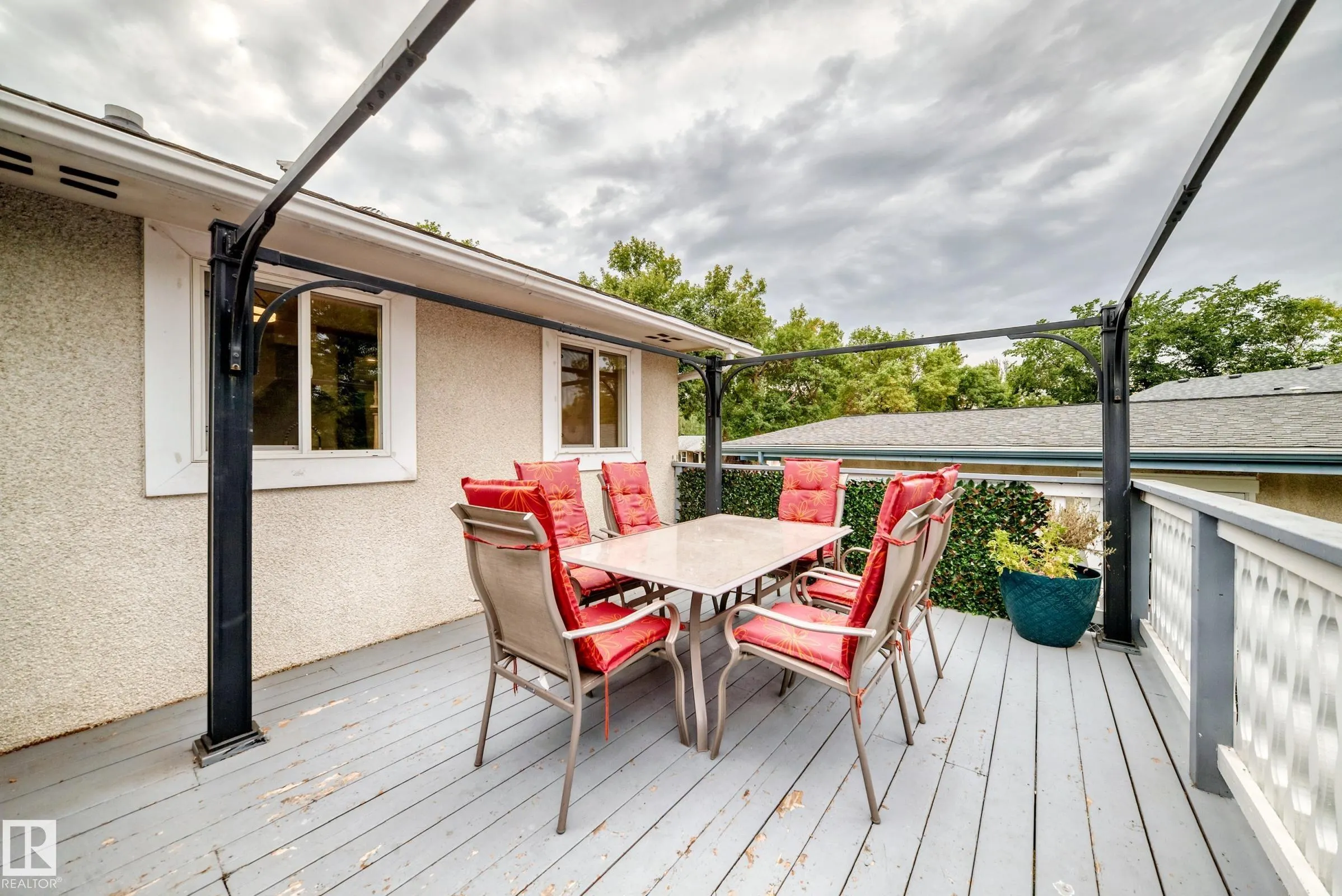 6 Beacon Crescent