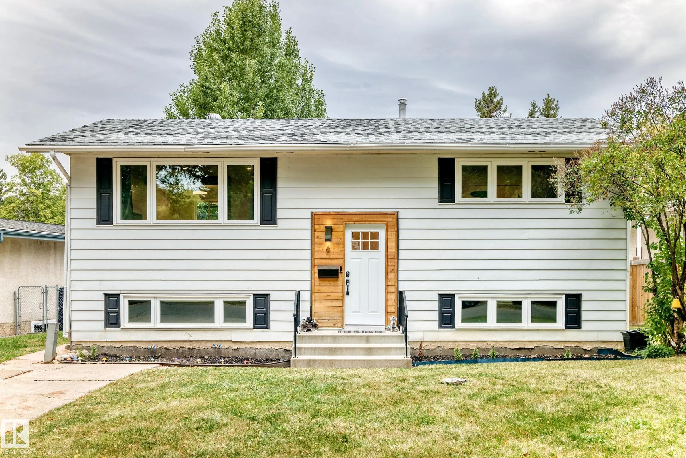 6 Beacon Crescent
