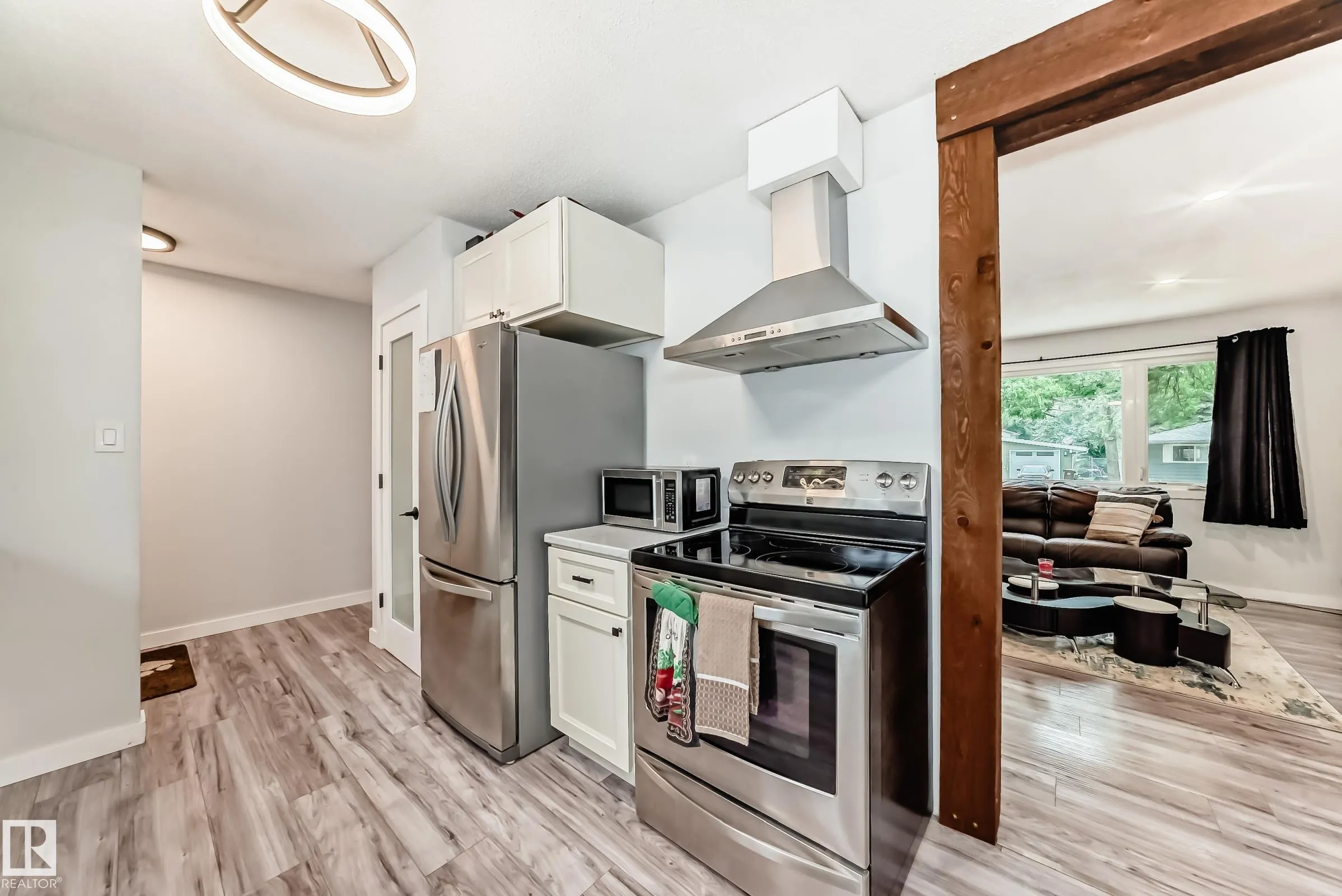 6 Beacon Crescent