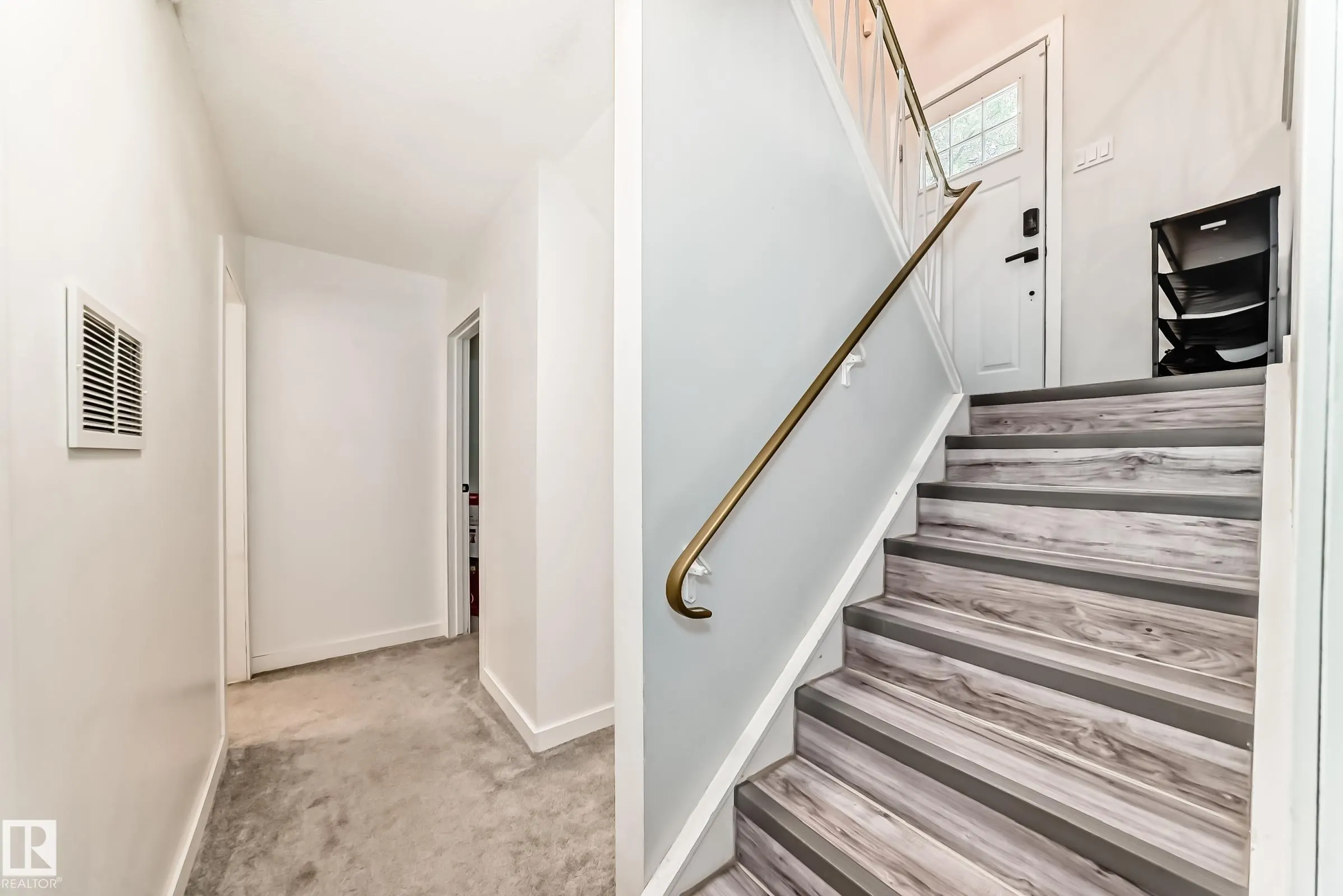 6 Beacon Crescent