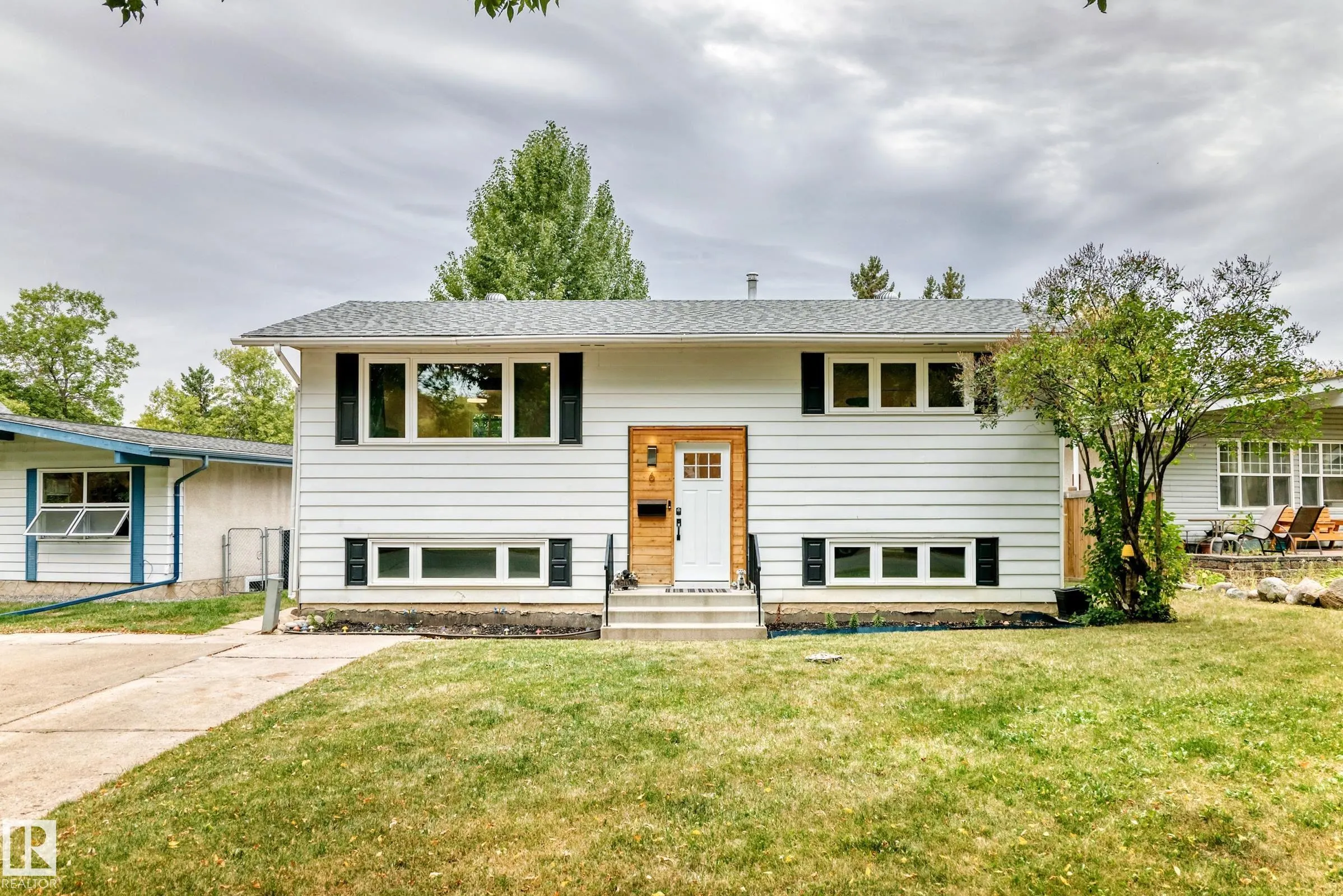 6 Beacon Crescent