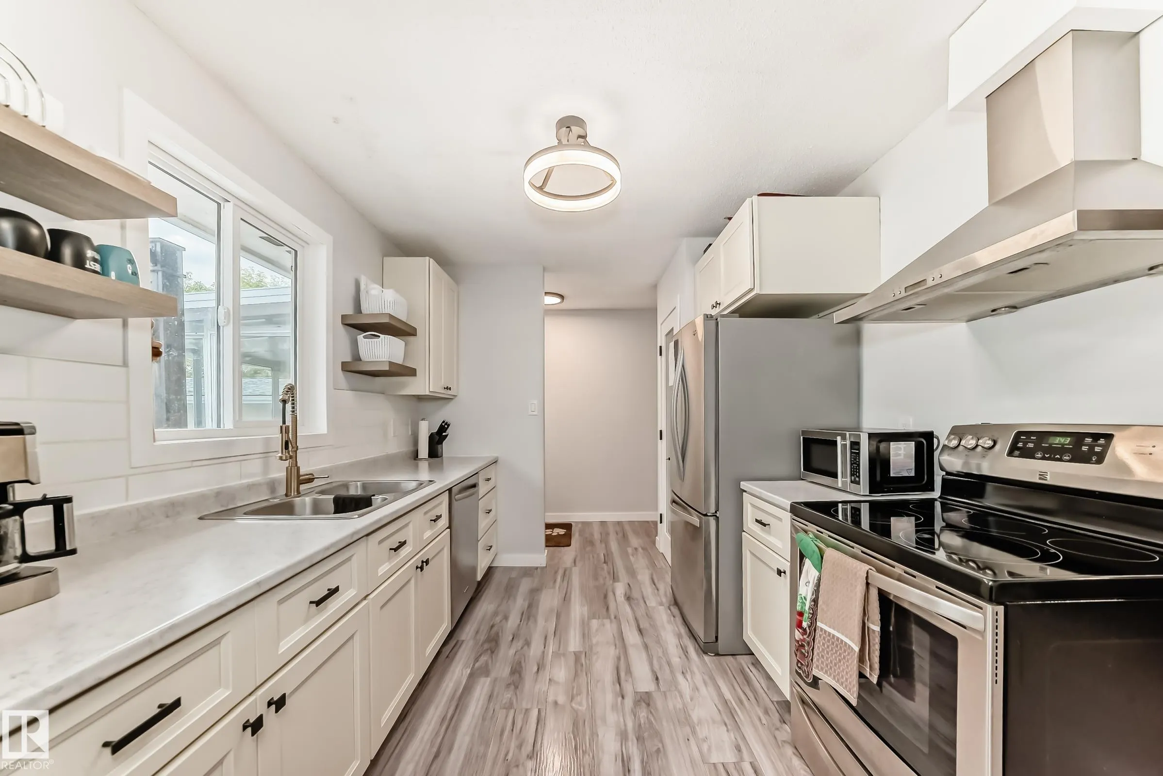 6 Beacon Crescent