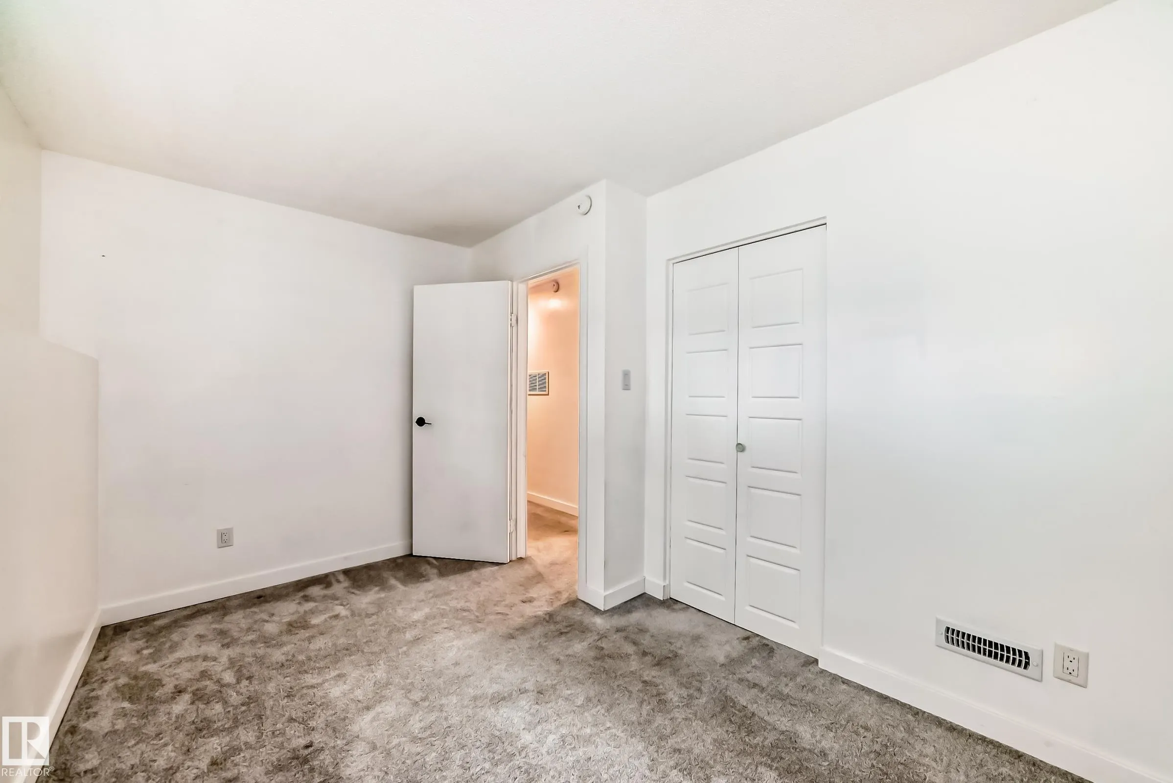 6 Beacon Crescent