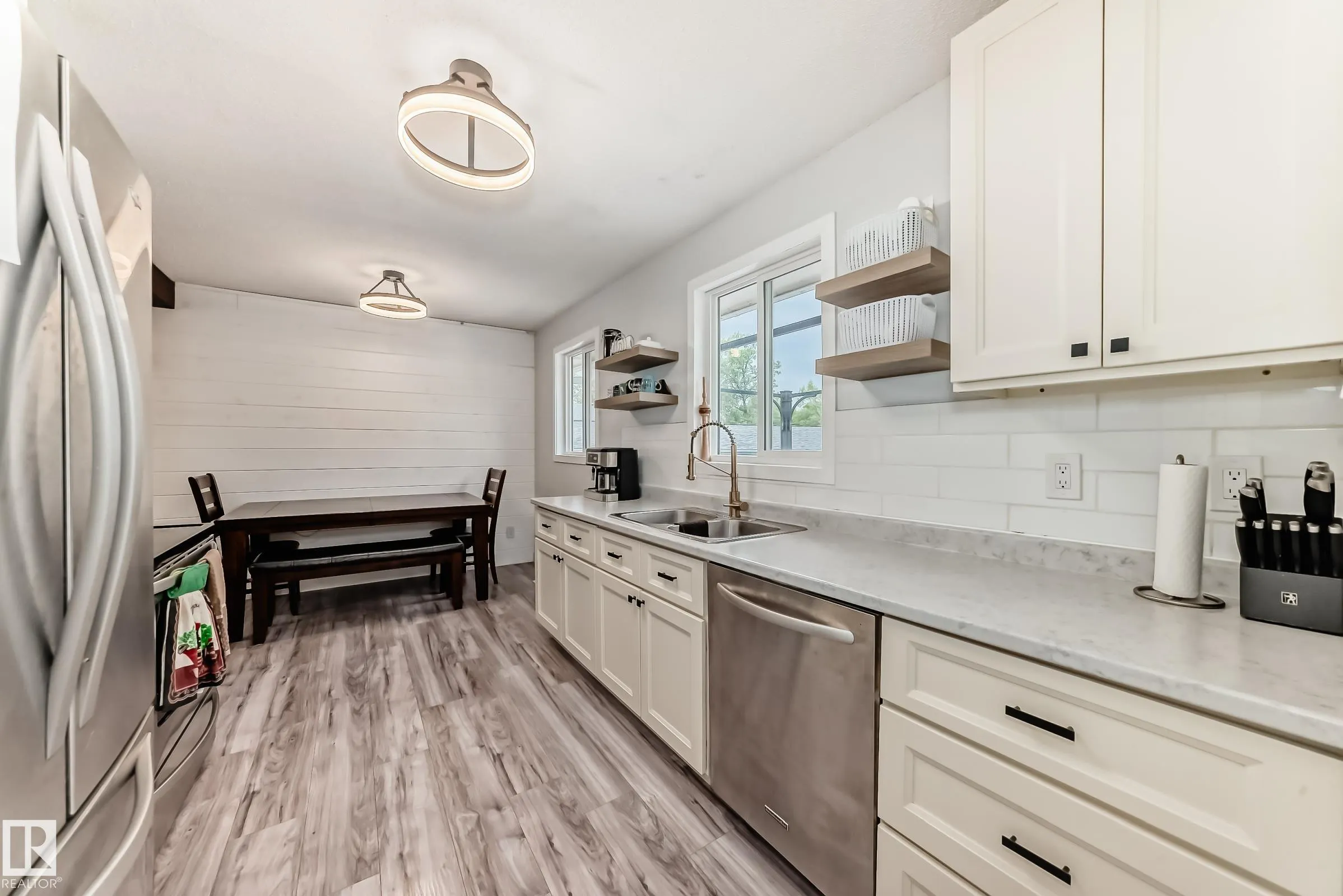 6 Beacon Crescent