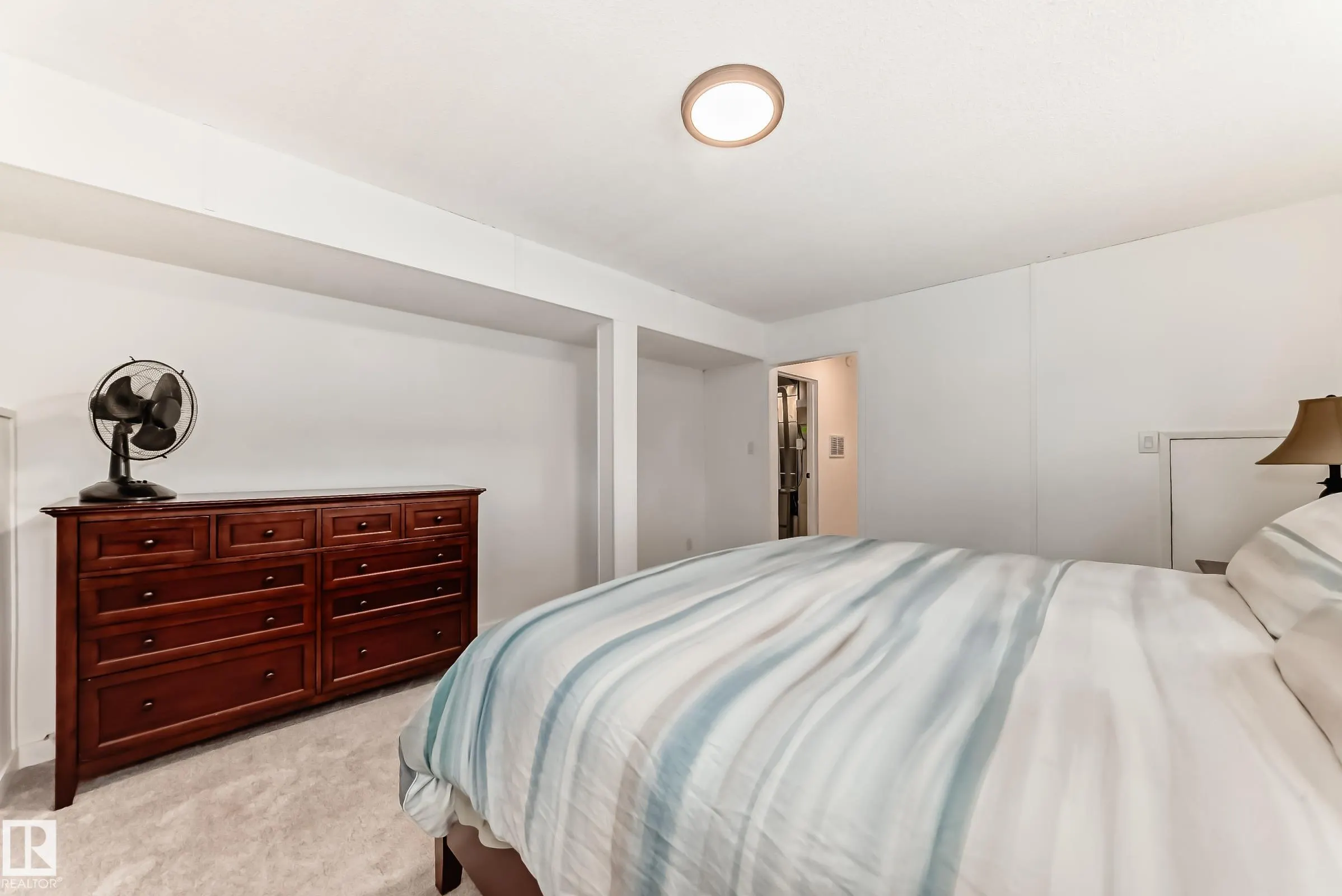 6 Beacon Crescent