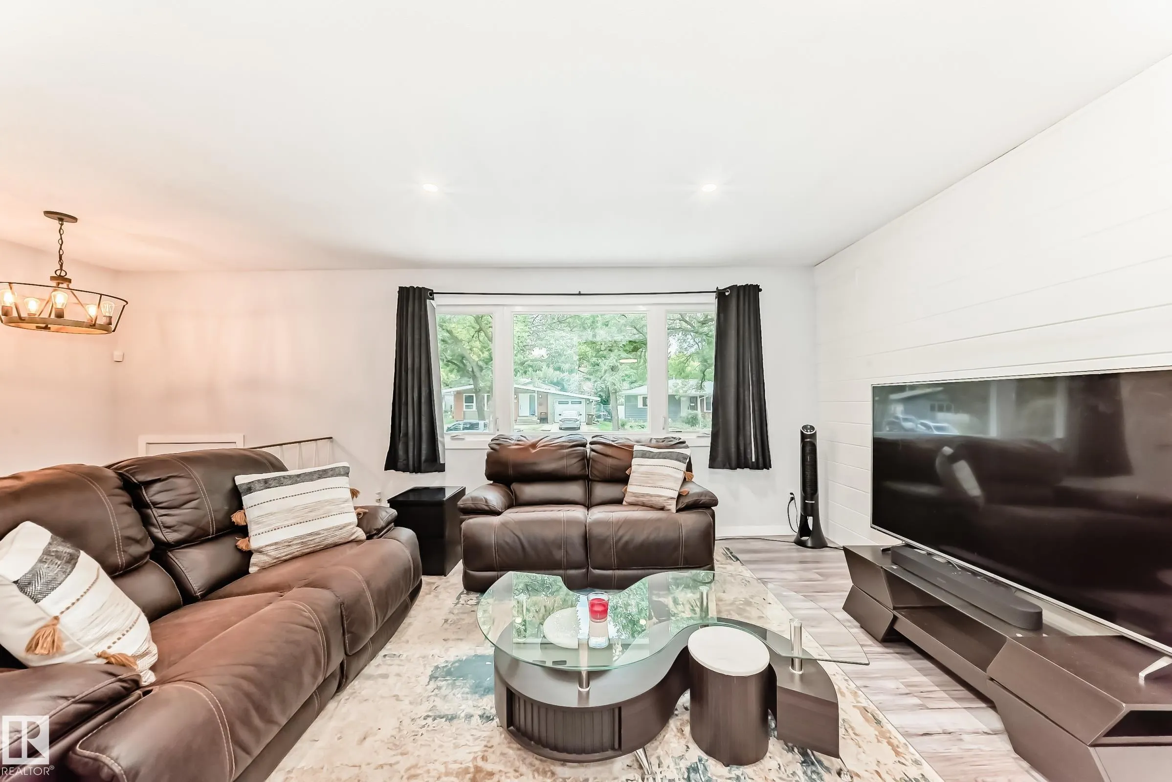 6 Beacon Crescent