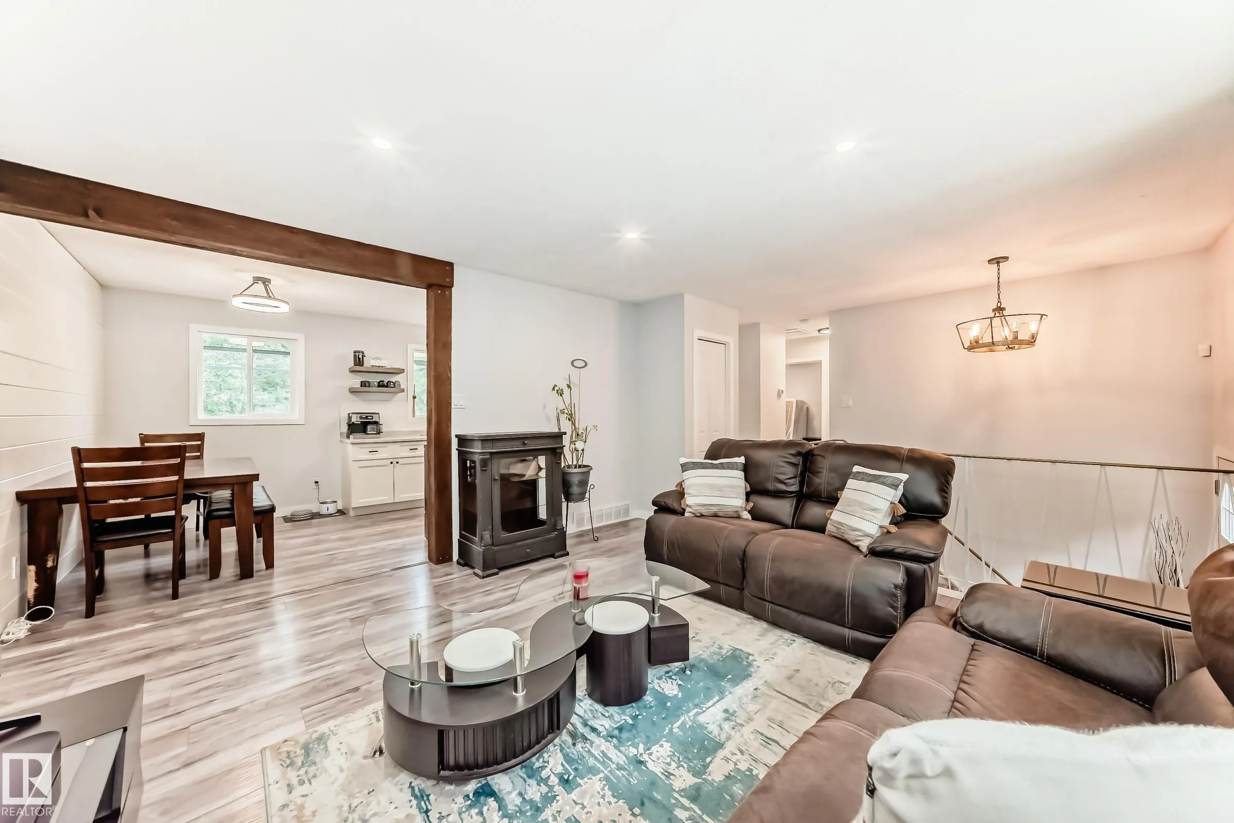 6 Beacon Crescent
