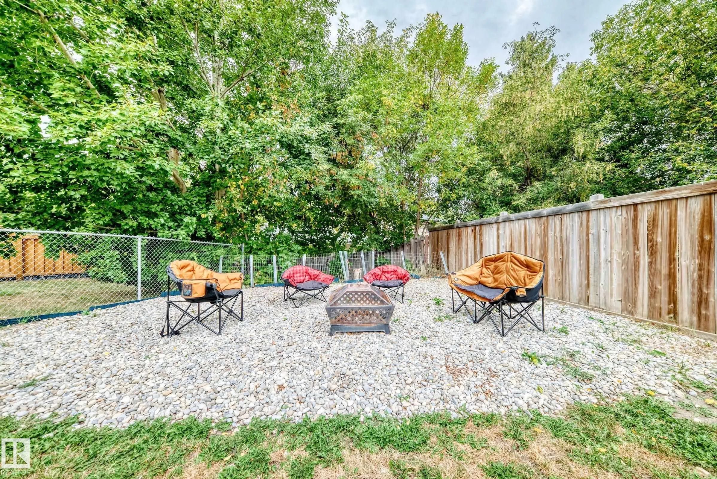 6 Beacon Crescent