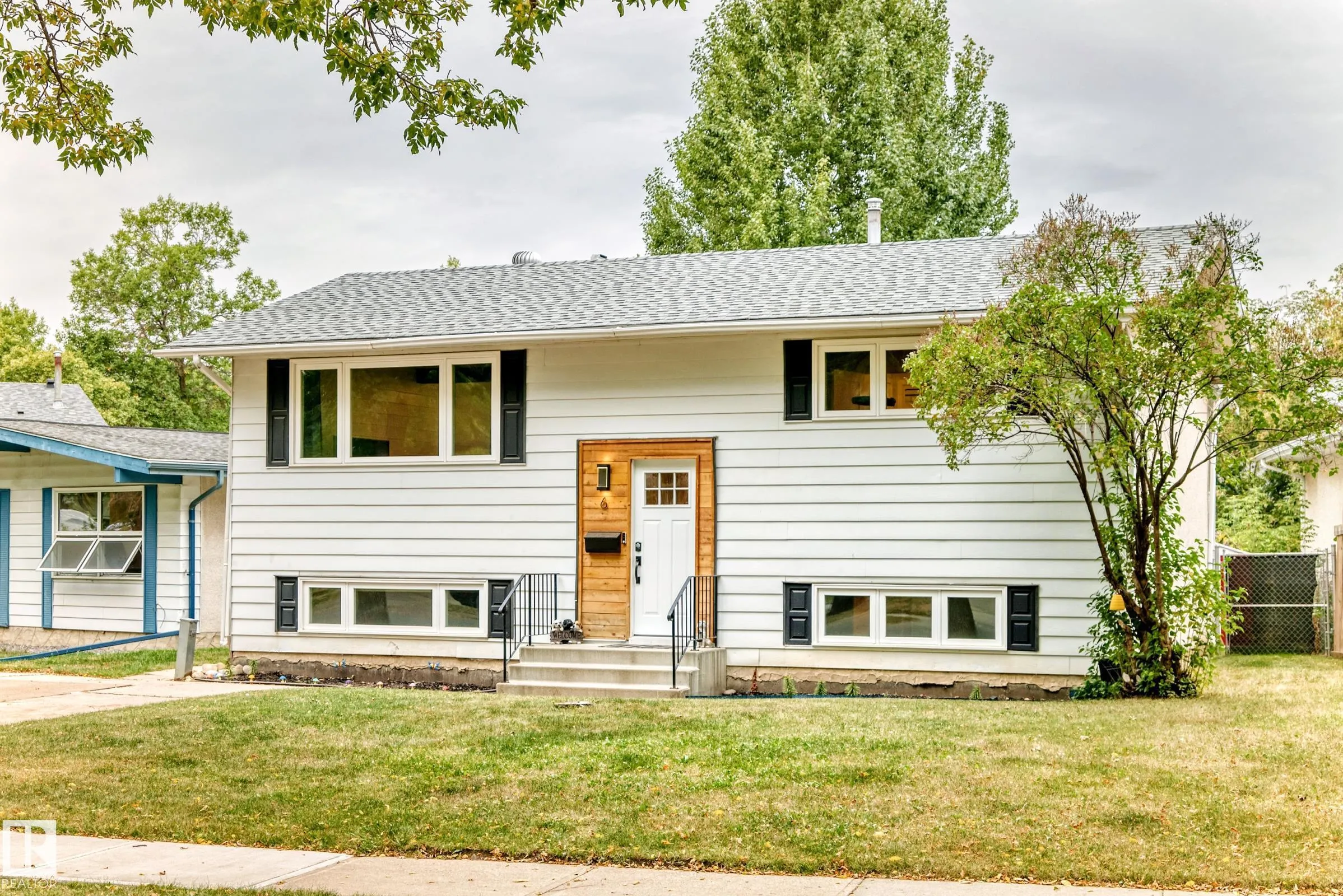 6 Beacon Crescent