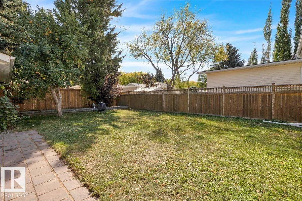 21 FERNWOOD Crescent