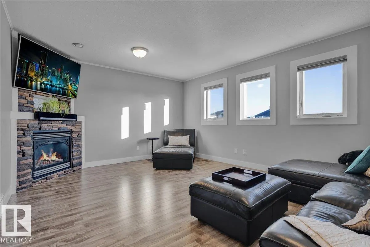 1808 37 Avenue