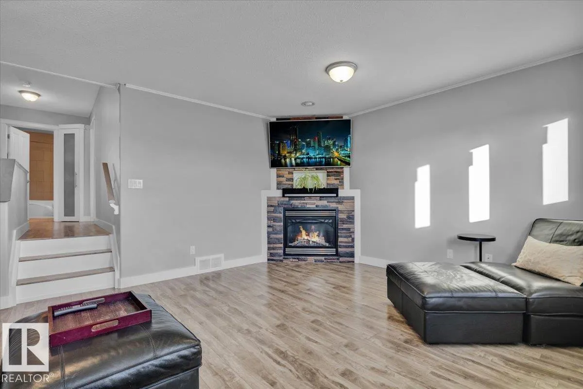 1808 37 Avenue