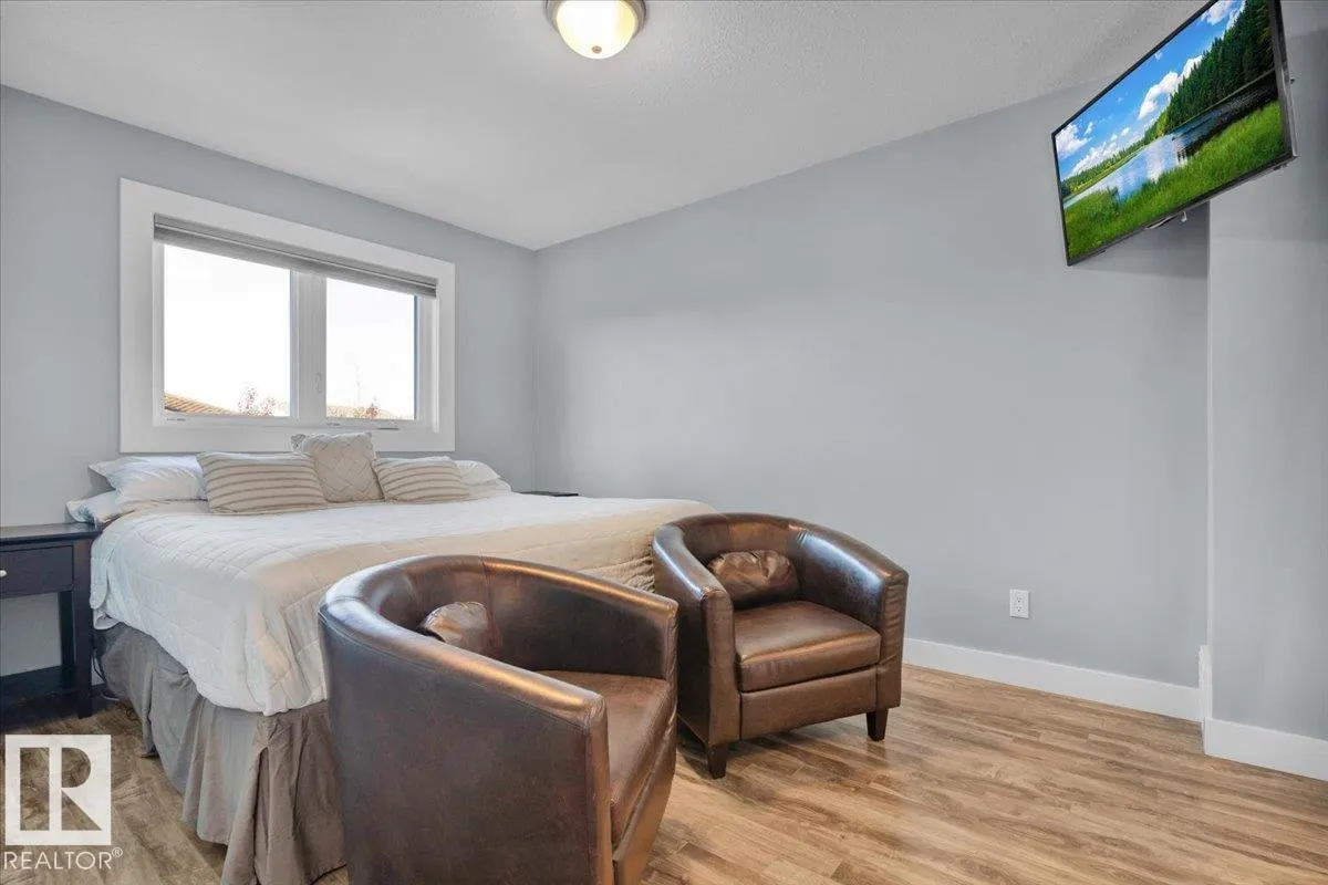1808 37 Avenue