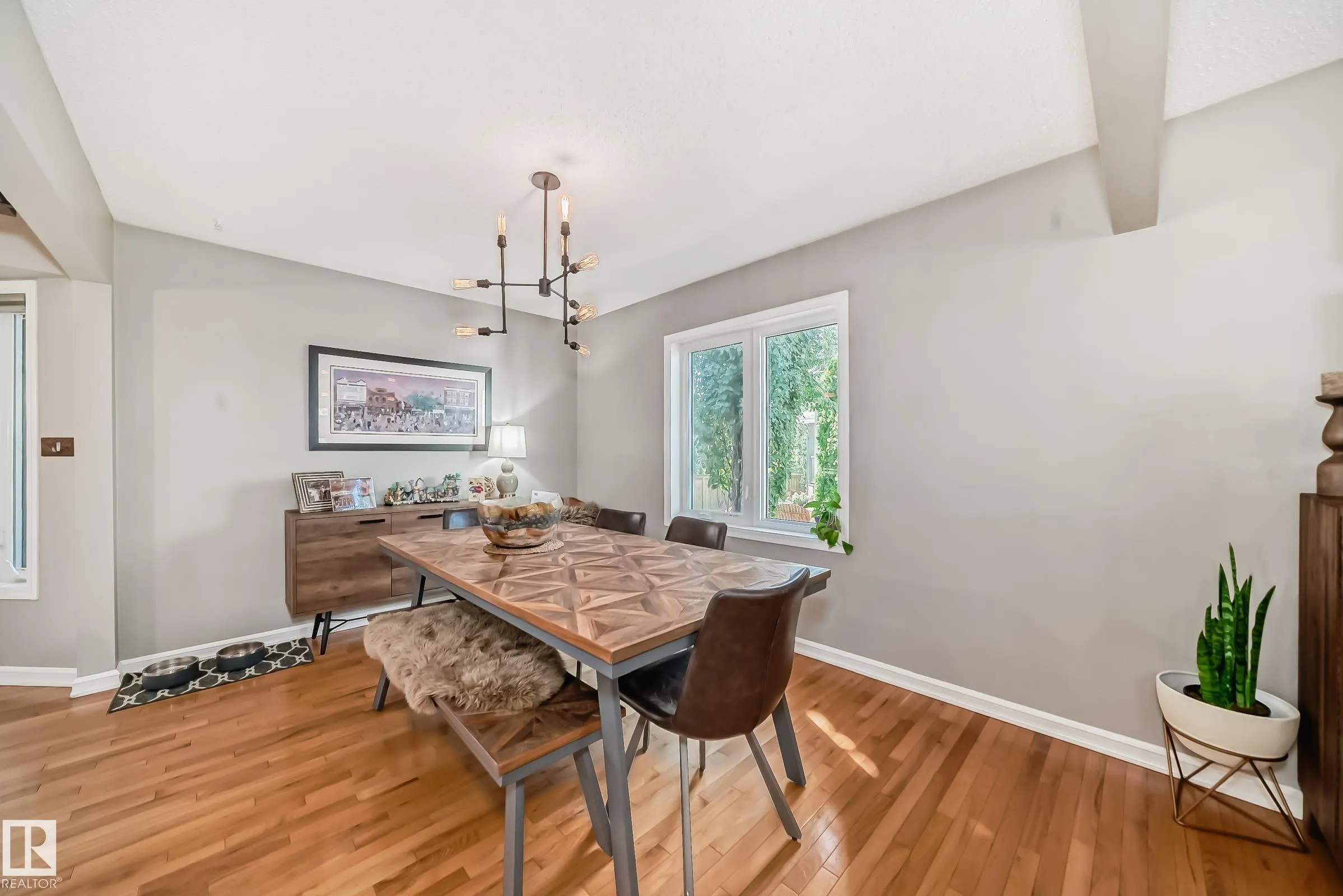 118 LANGHOLM Drive