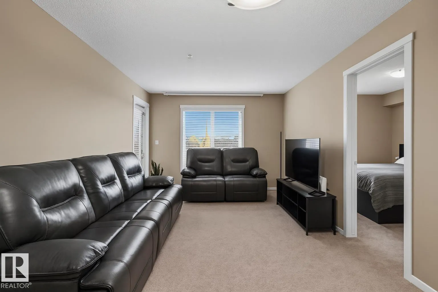 5810 MULLEN Place