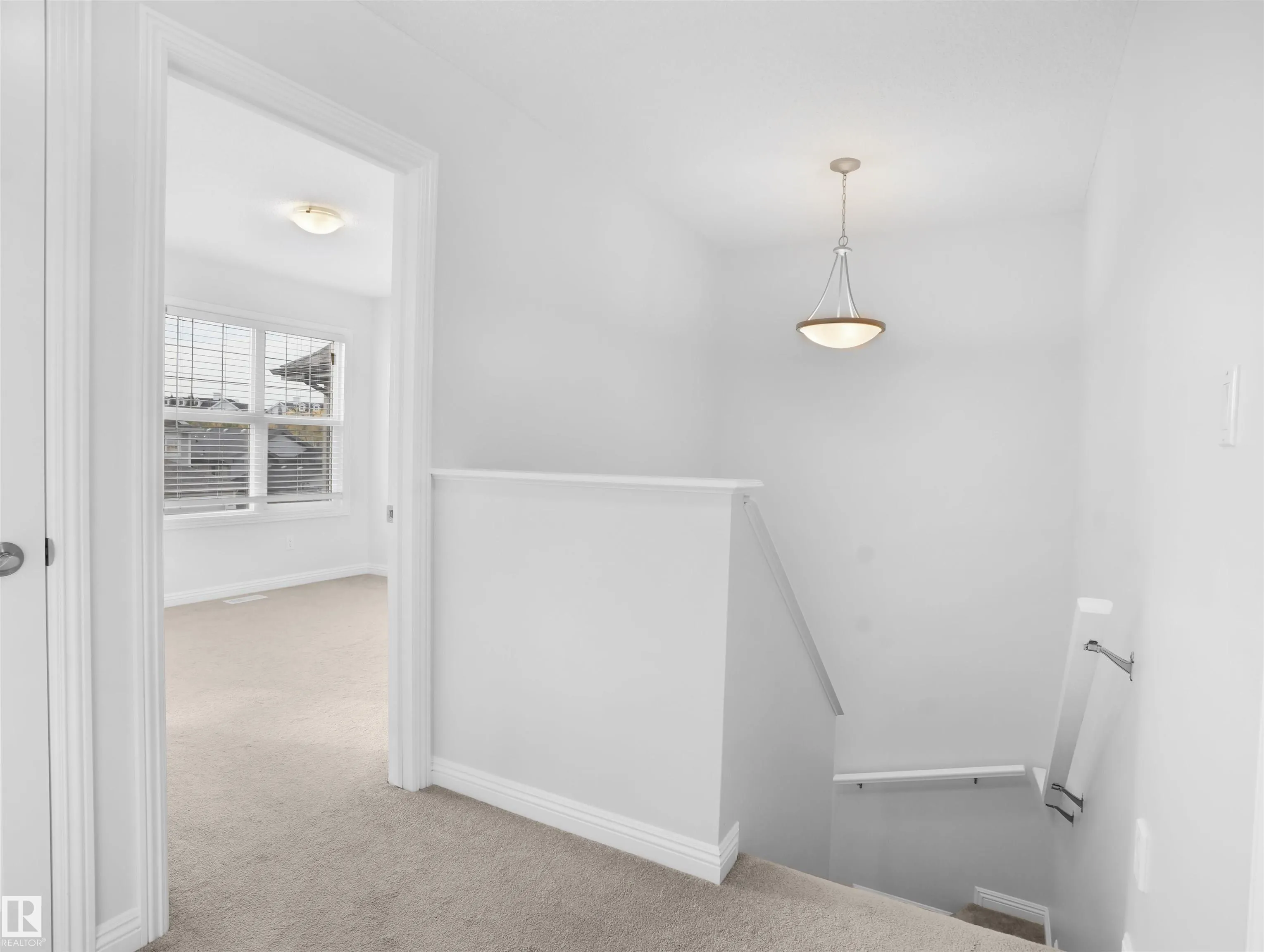 2533 COLE Crescent