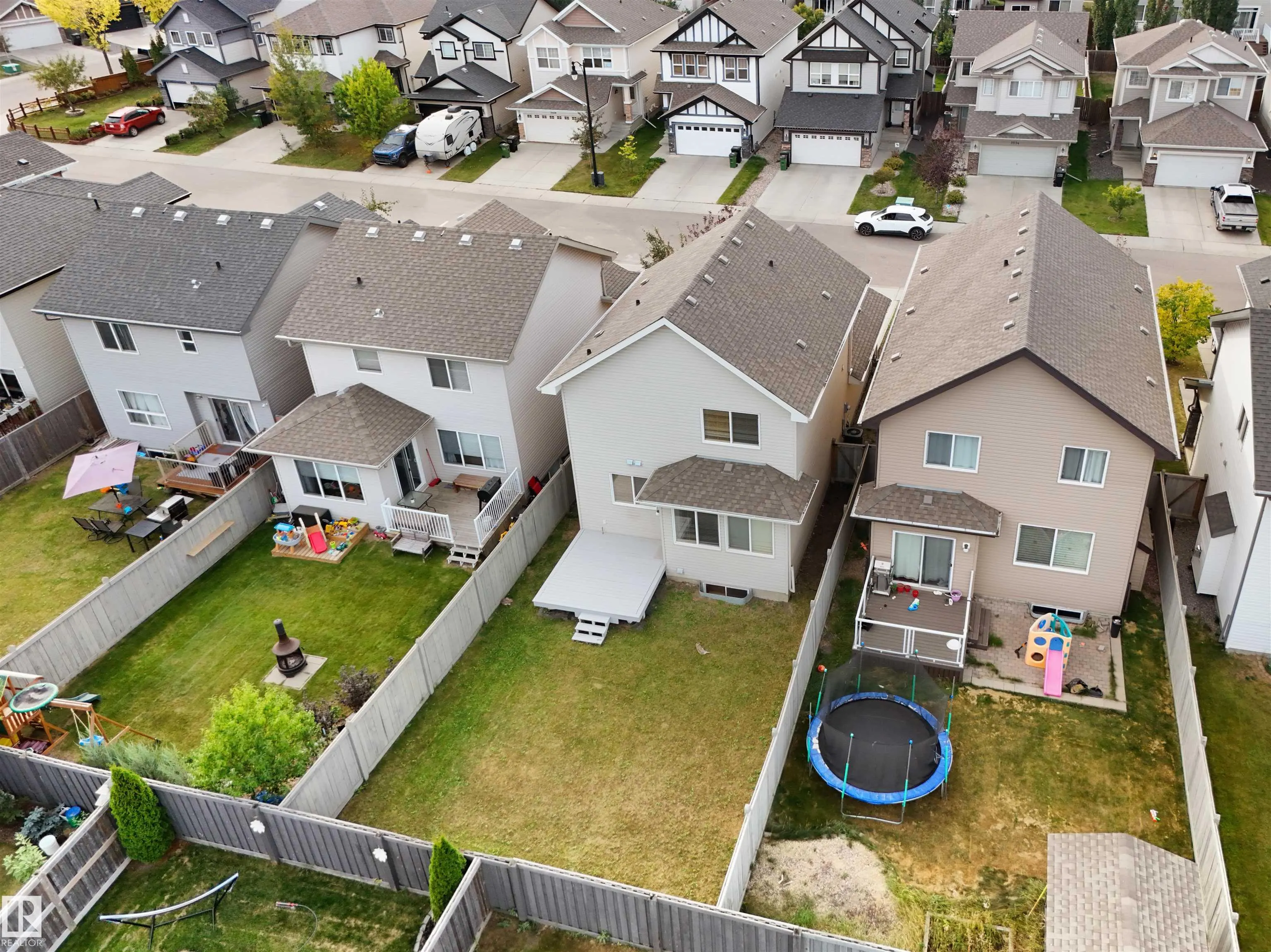 2533 COLE Crescent