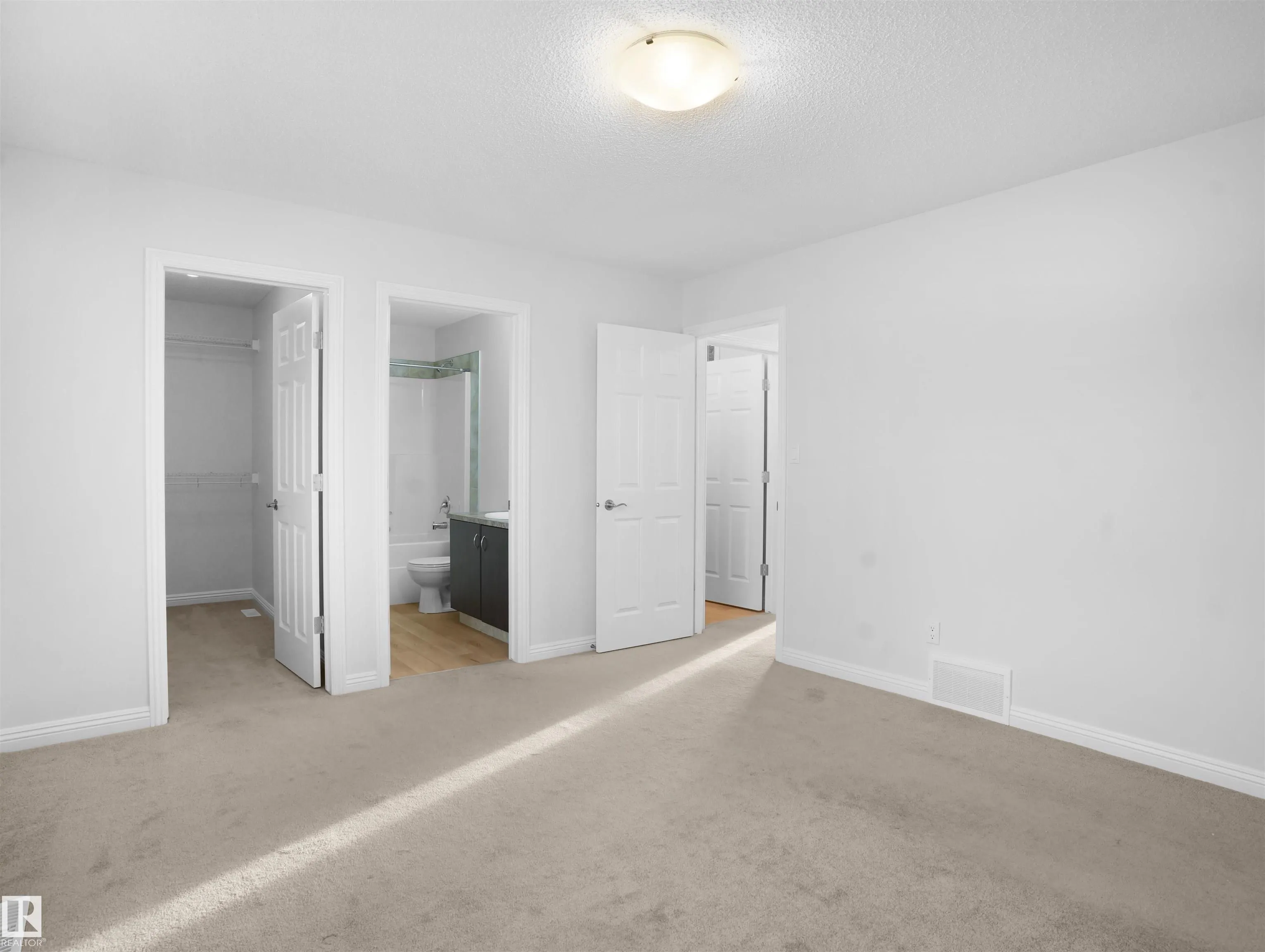 2533 COLE Crescent