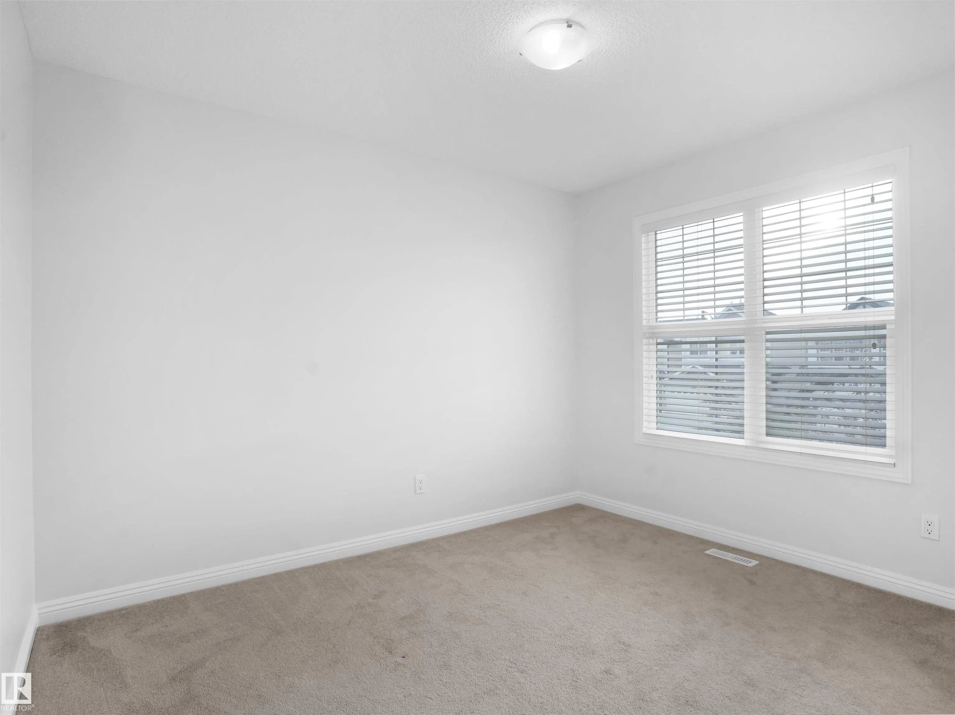 2533 COLE Crescent