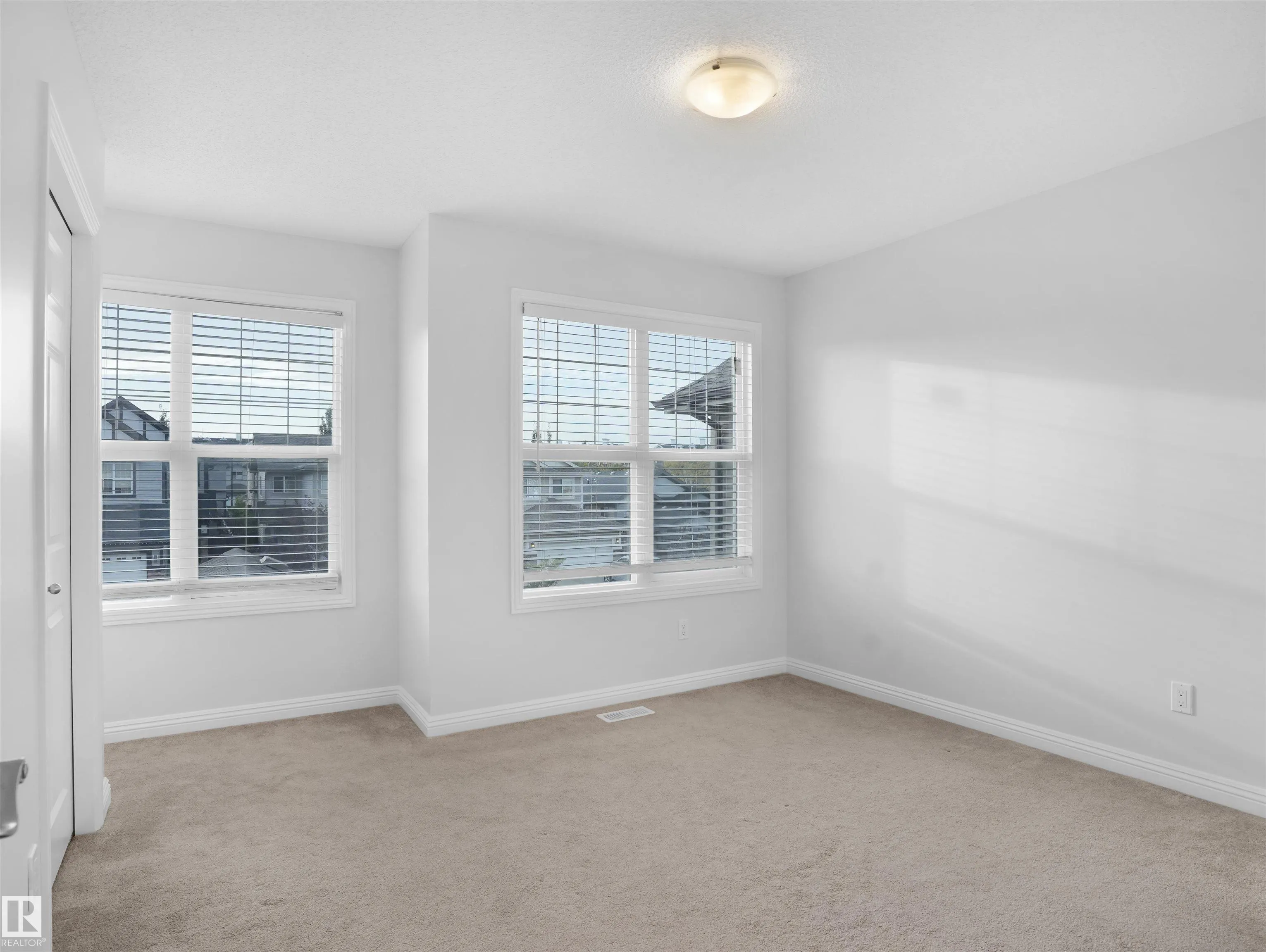 2533 COLE Crescent