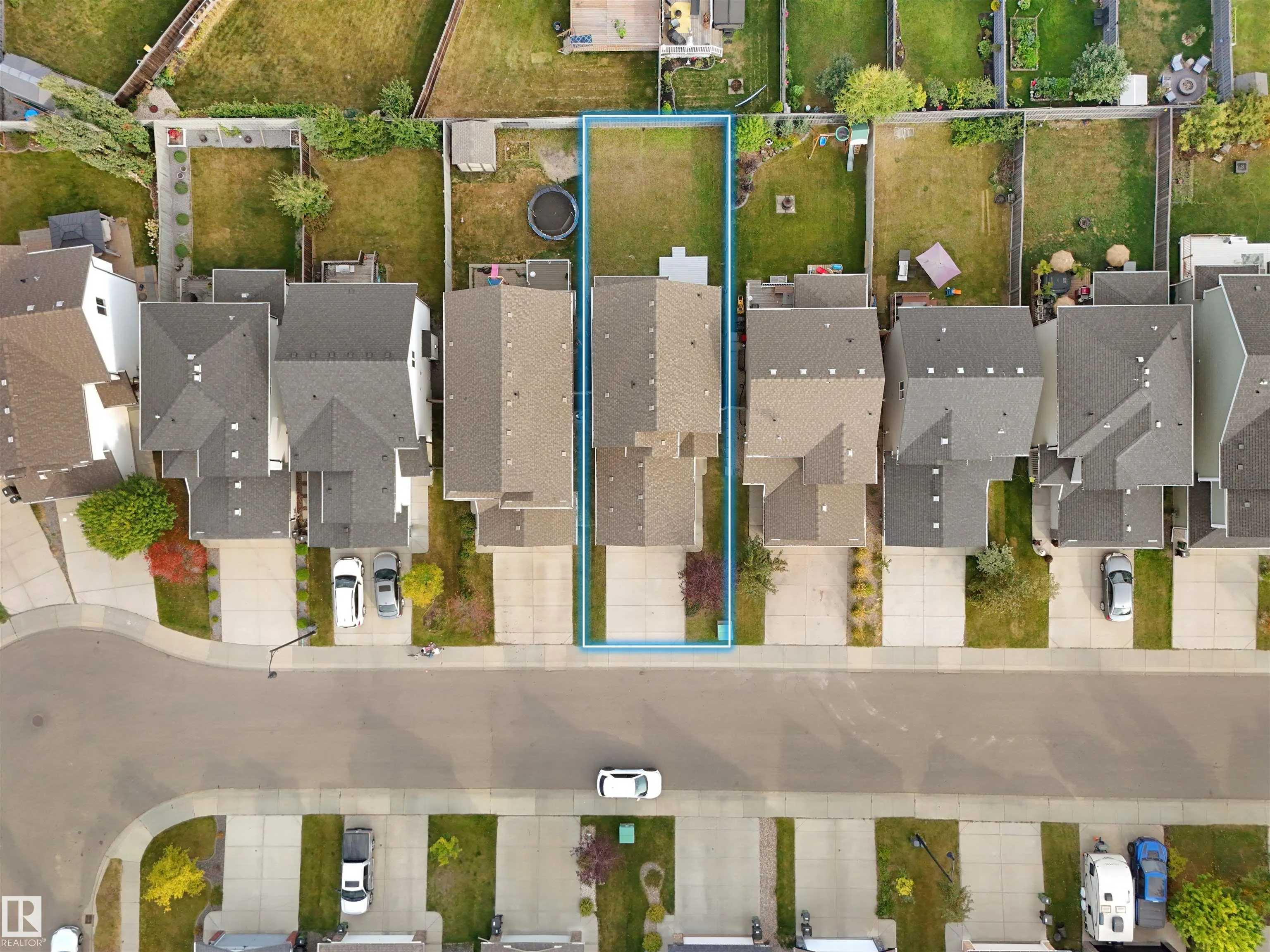 2533 COLE Crescent
