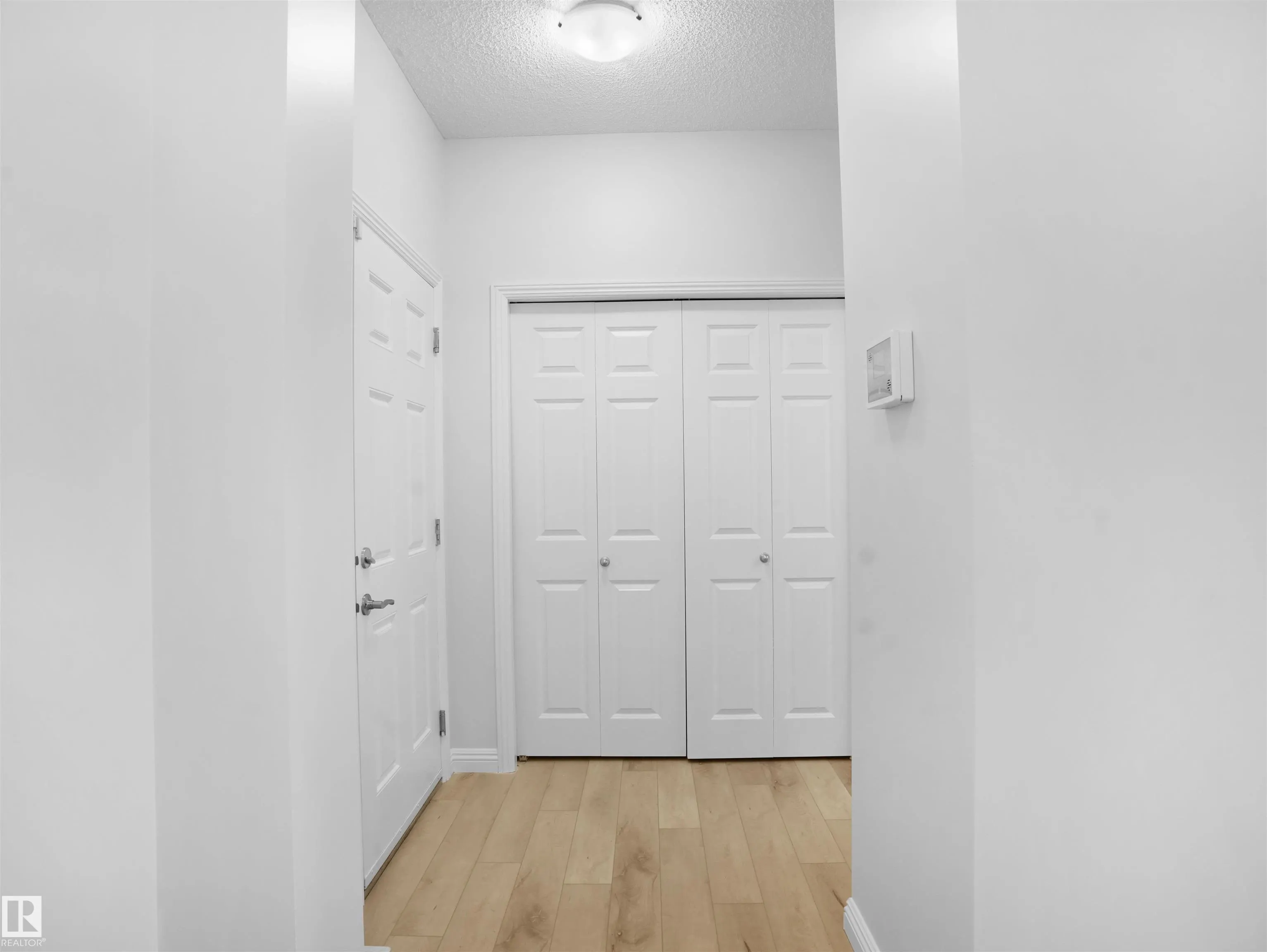 2533 COLE Crescent