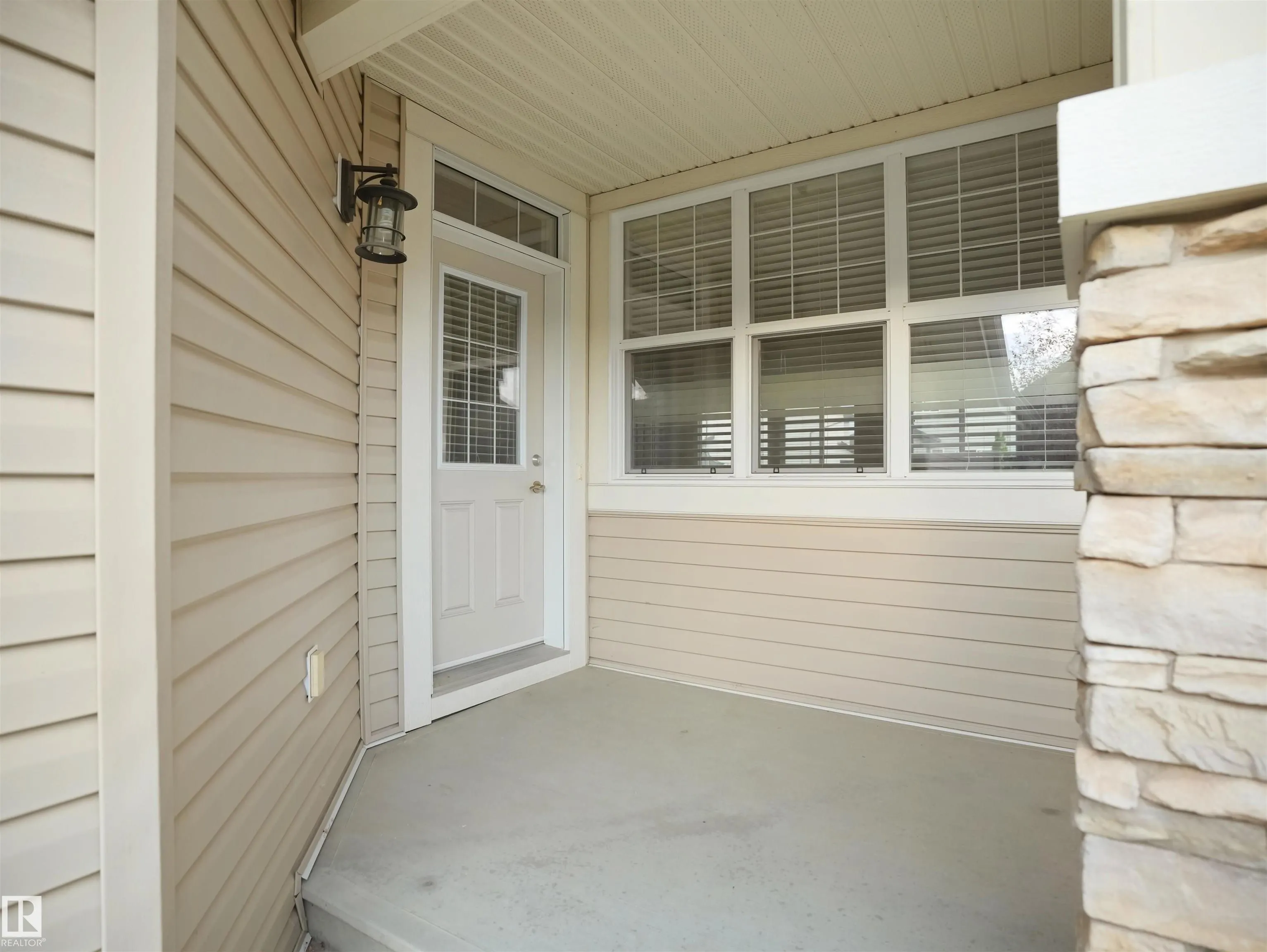 2533 COLE Crescent