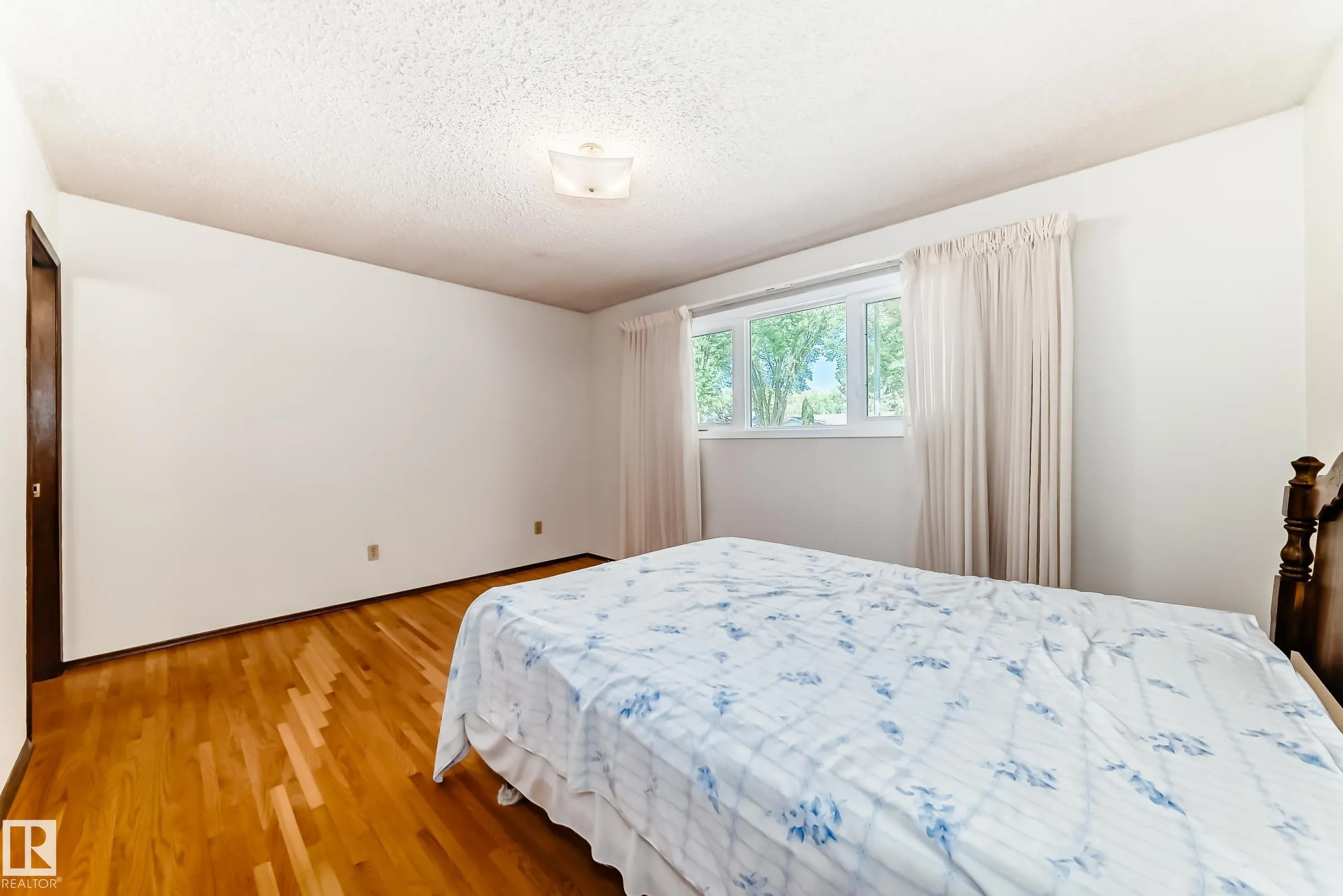 70 FLEETWOOD Crescent