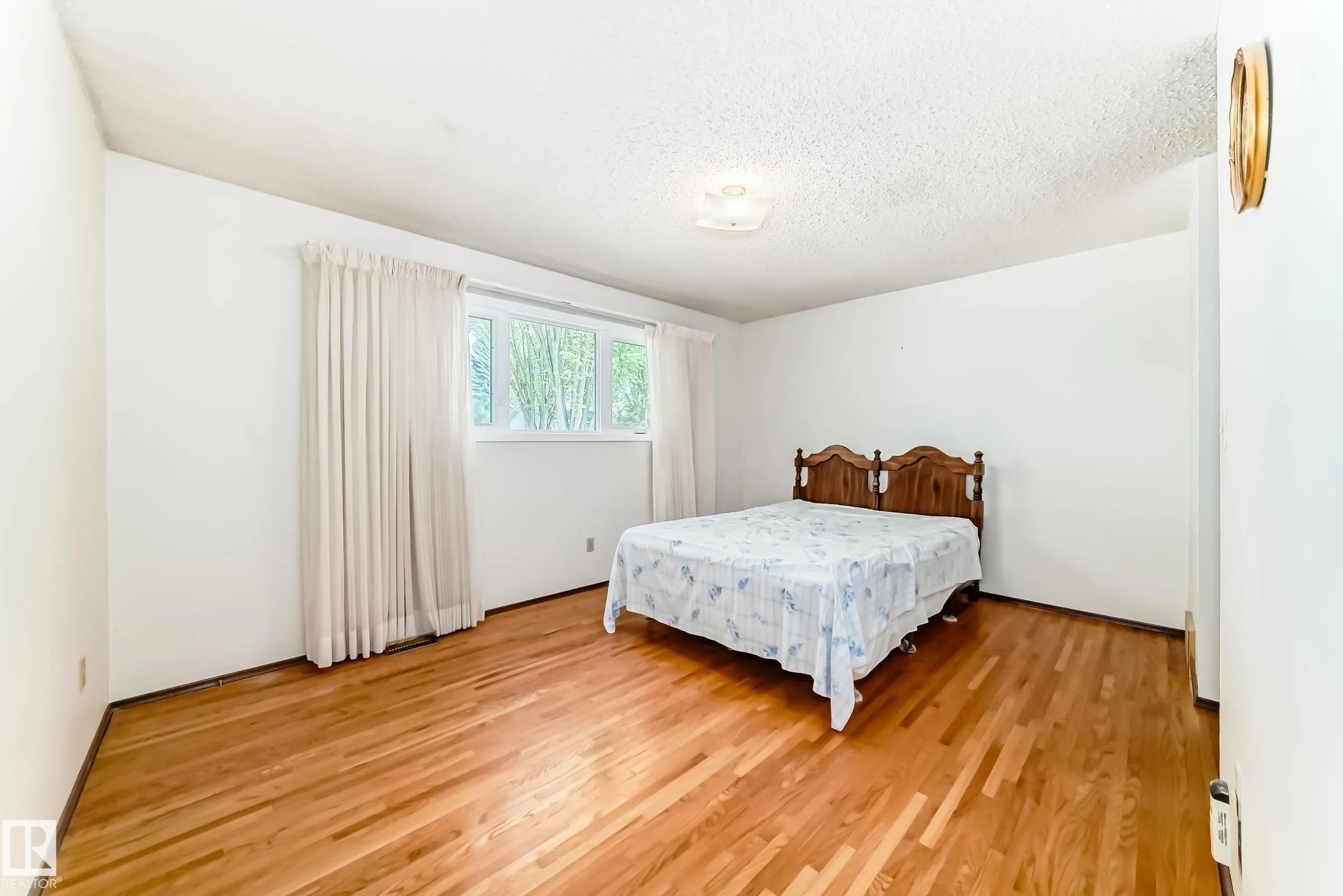 70 FLEETWOOD Crescent