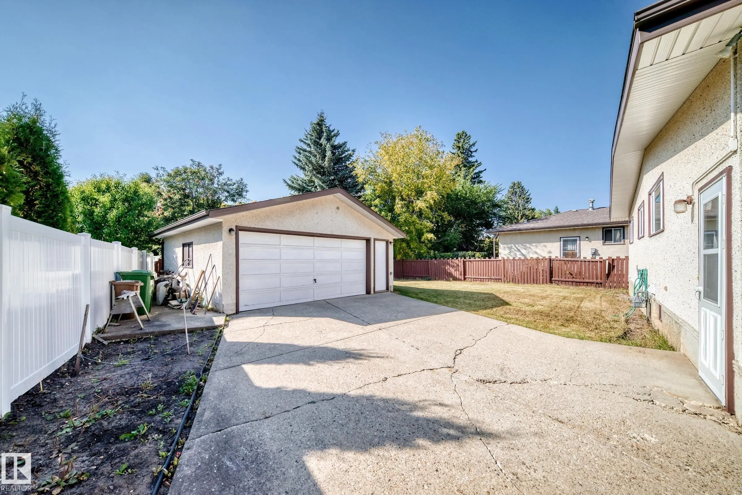 70 FLEETWOOD Crescent